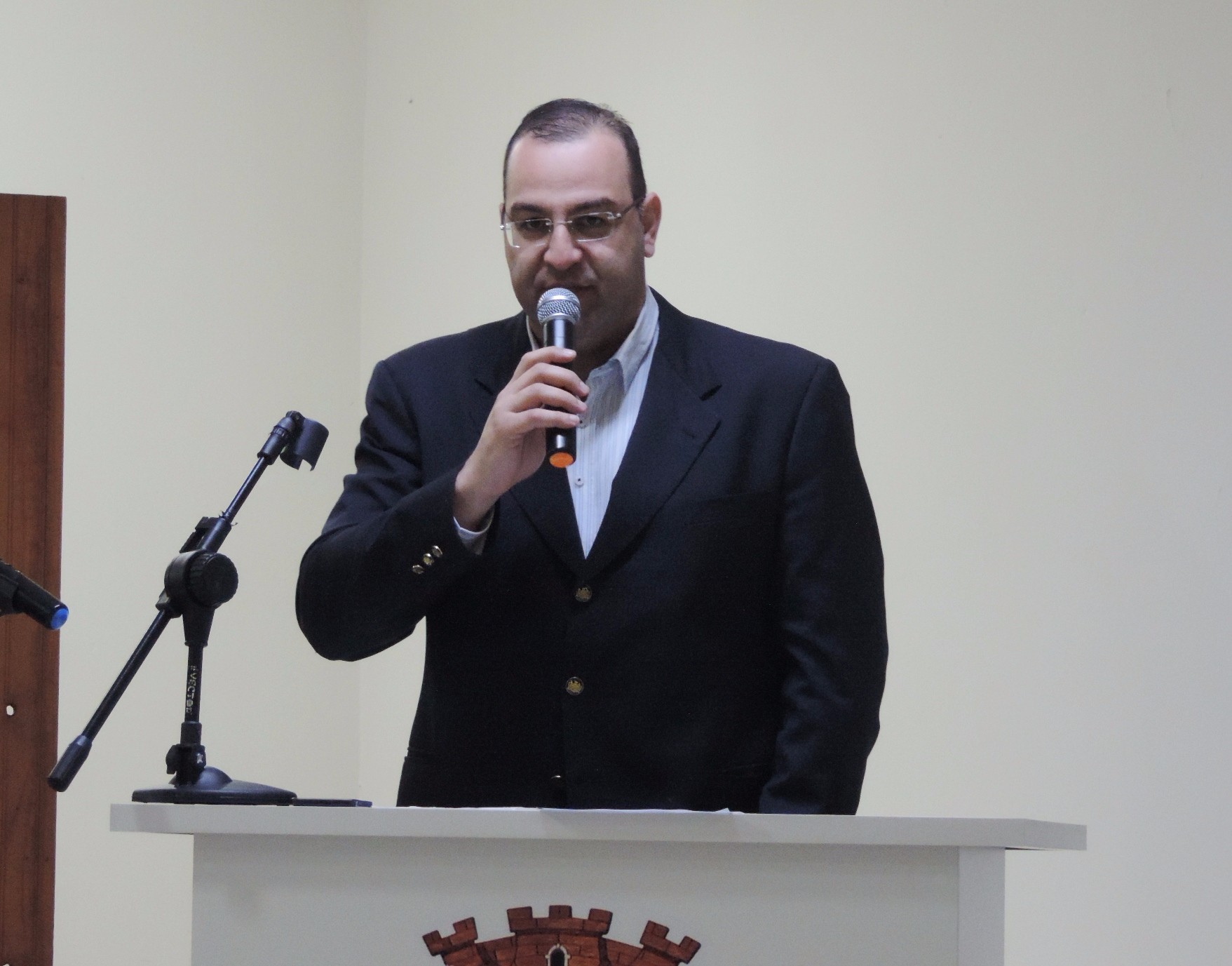 Vereador Amilcar Raphe solicita à deputada federal veículo equipado com plataforma elevatória para a APAE