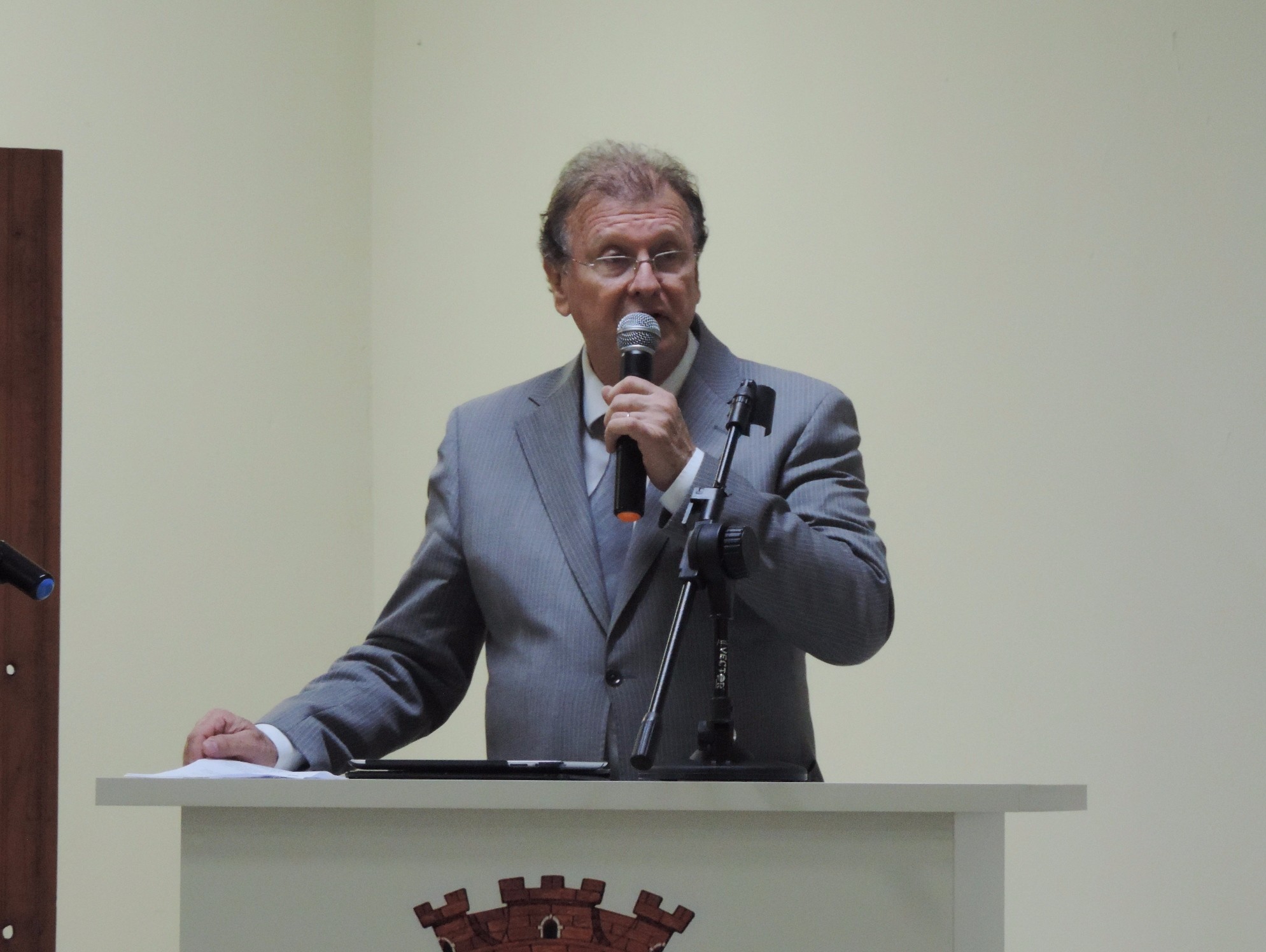 Vereador Roberto Melchiori solicita à Secretária Municipal da Saúde resposta de requerimento sobre ausência de munícipes nas consultas e exames 