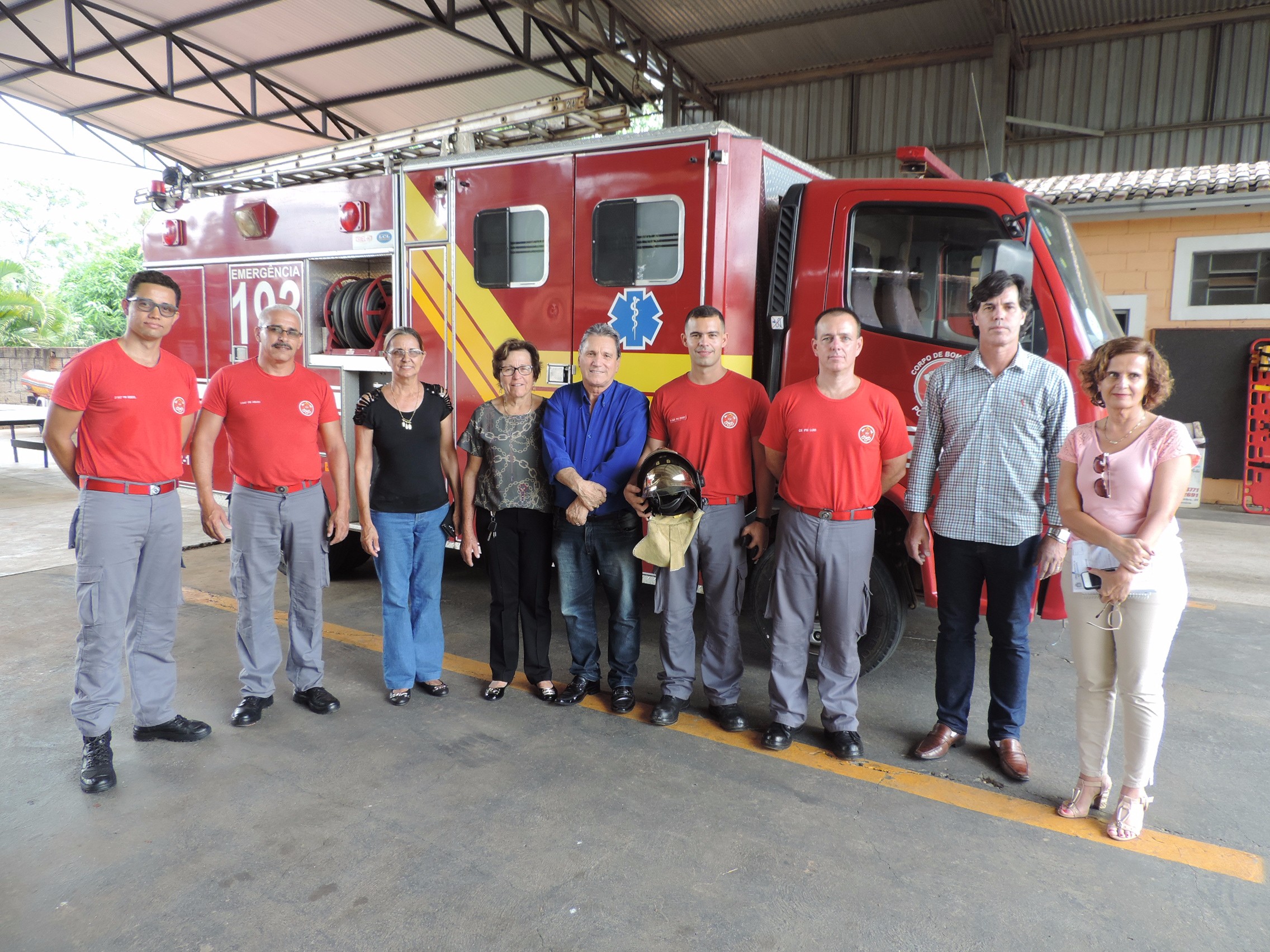 Vereadores solicitam ao Secretário Municipal de Educação disponibilização de pães para a Base de Bombeiros do Município