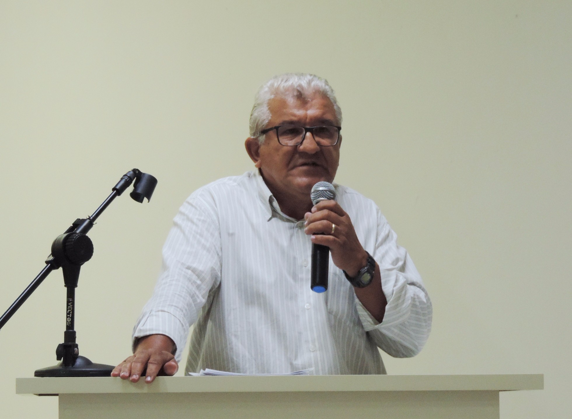 Vereadores solicitam ao Executivo substituição ou conserto de cadeiras instaladas no Velório Municipal "José de Oliveira Pontes"