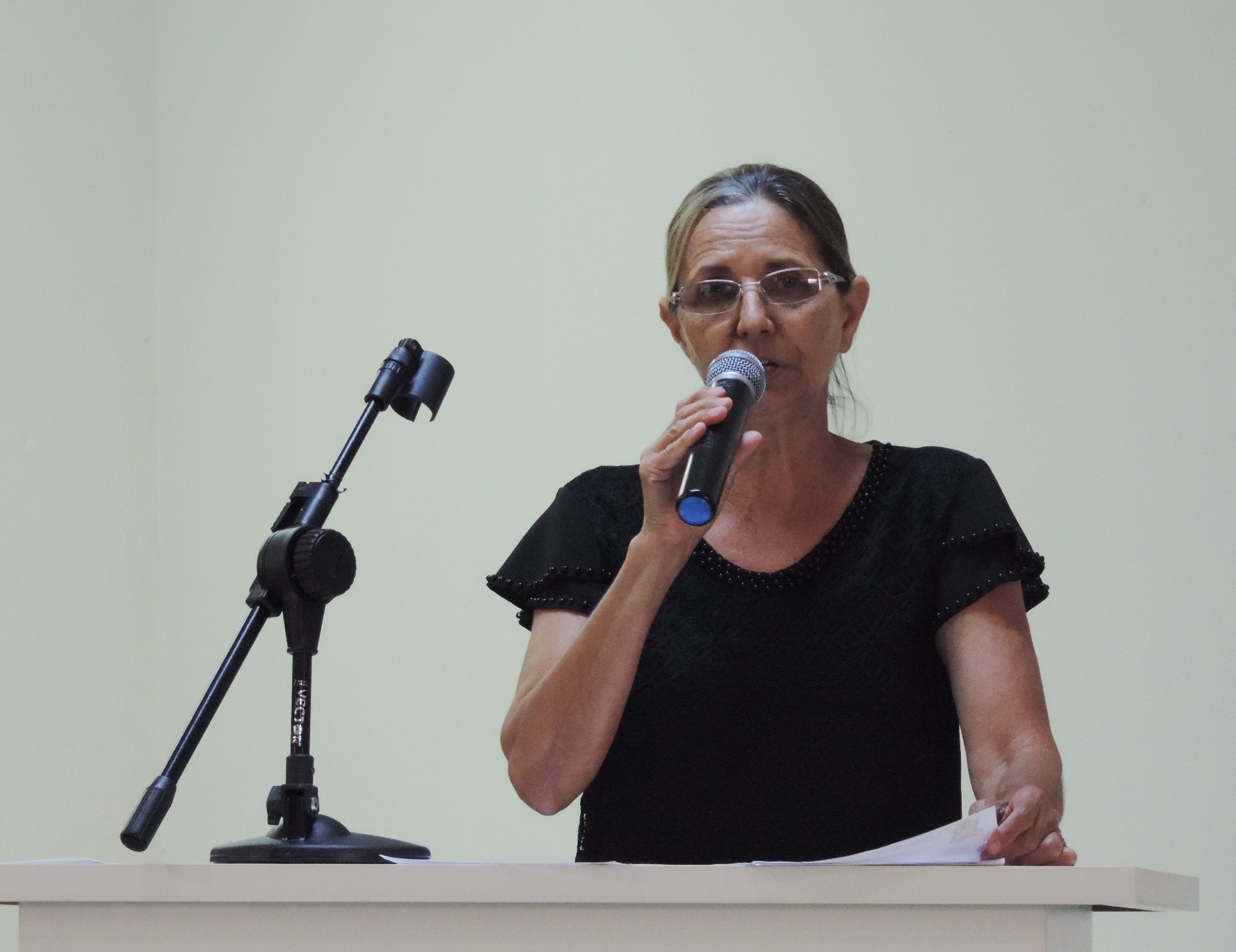 Vereadora Sônia Canato solicita ao Executivo colocação de placa informativa sobre lixo e limpeza de via e área verde