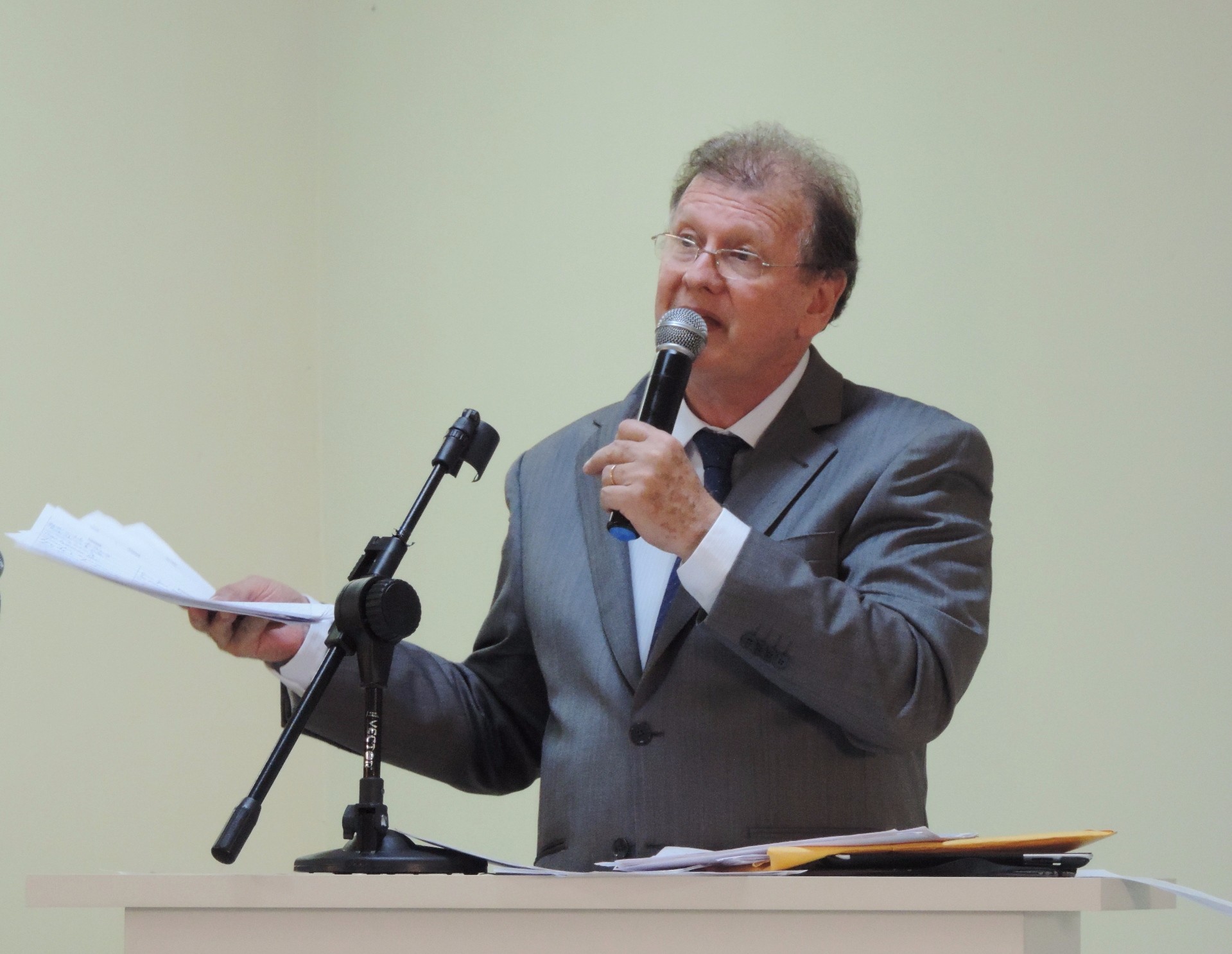 Vereador Roberto Melchiori solicita ao Executivo informações sobre funcionários da Prefeitura e terceirizados