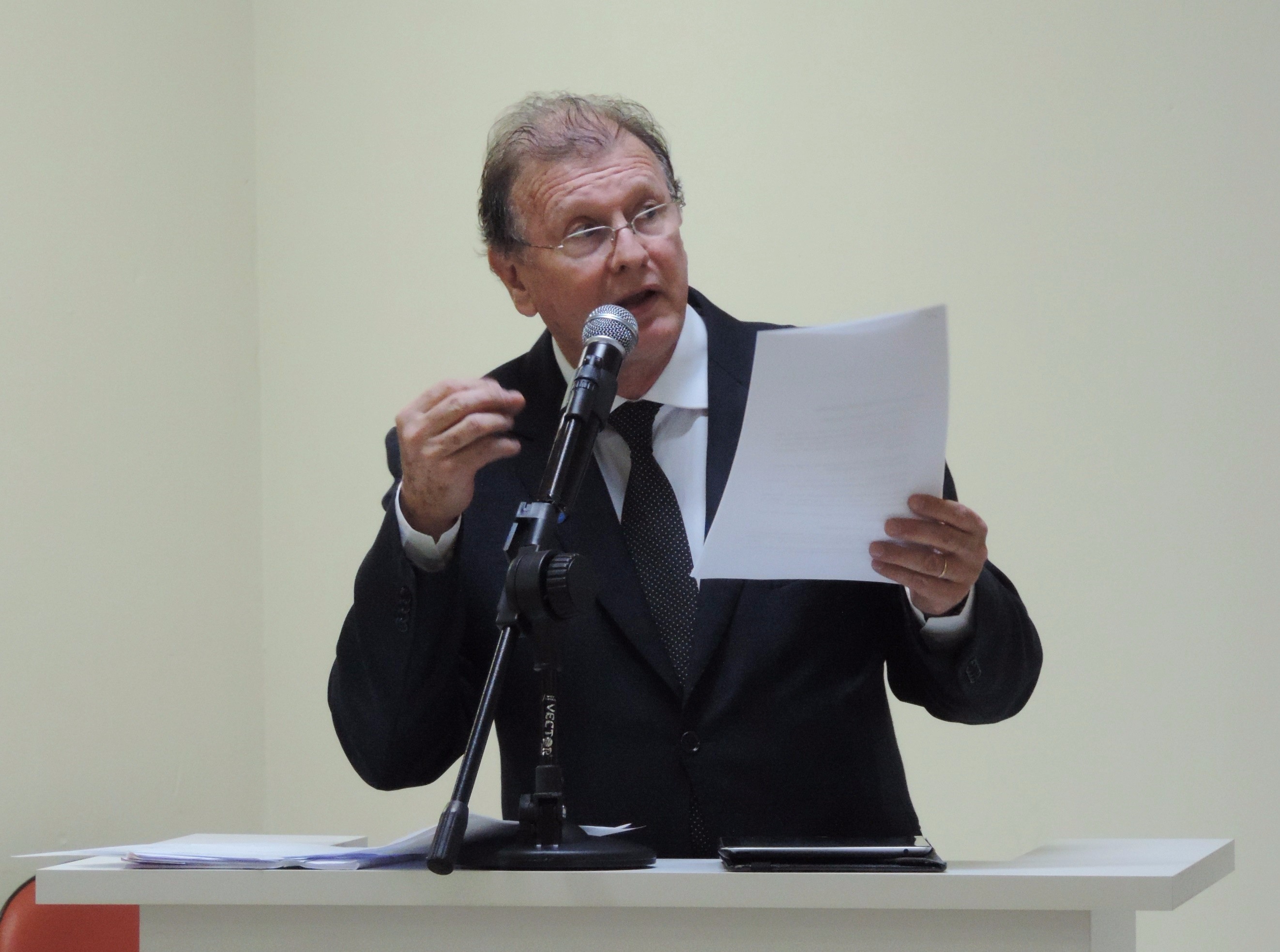 Vereador Roberto Melchiori solicita ao Executivo implantação do projeto "Cidade Limpa, Cidade Linda" no Município    