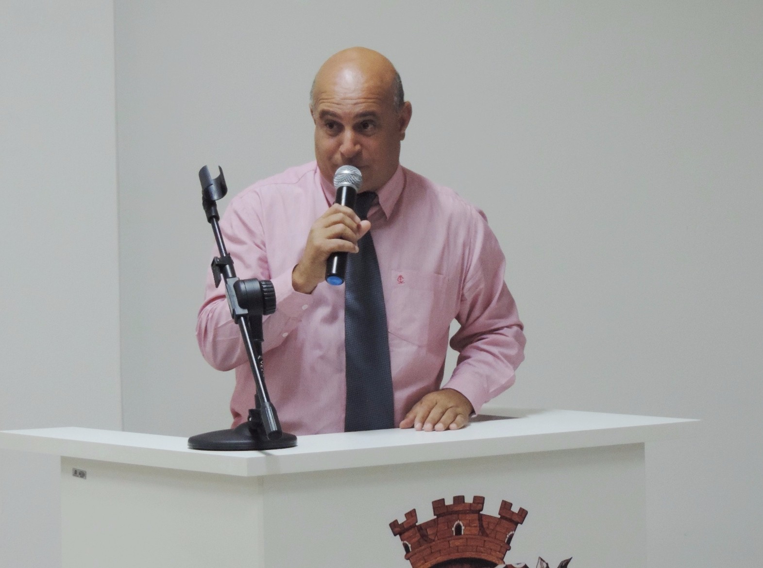 Vereador Ideval do Sinserp solicita ao Executivo respostas de Requerimentos