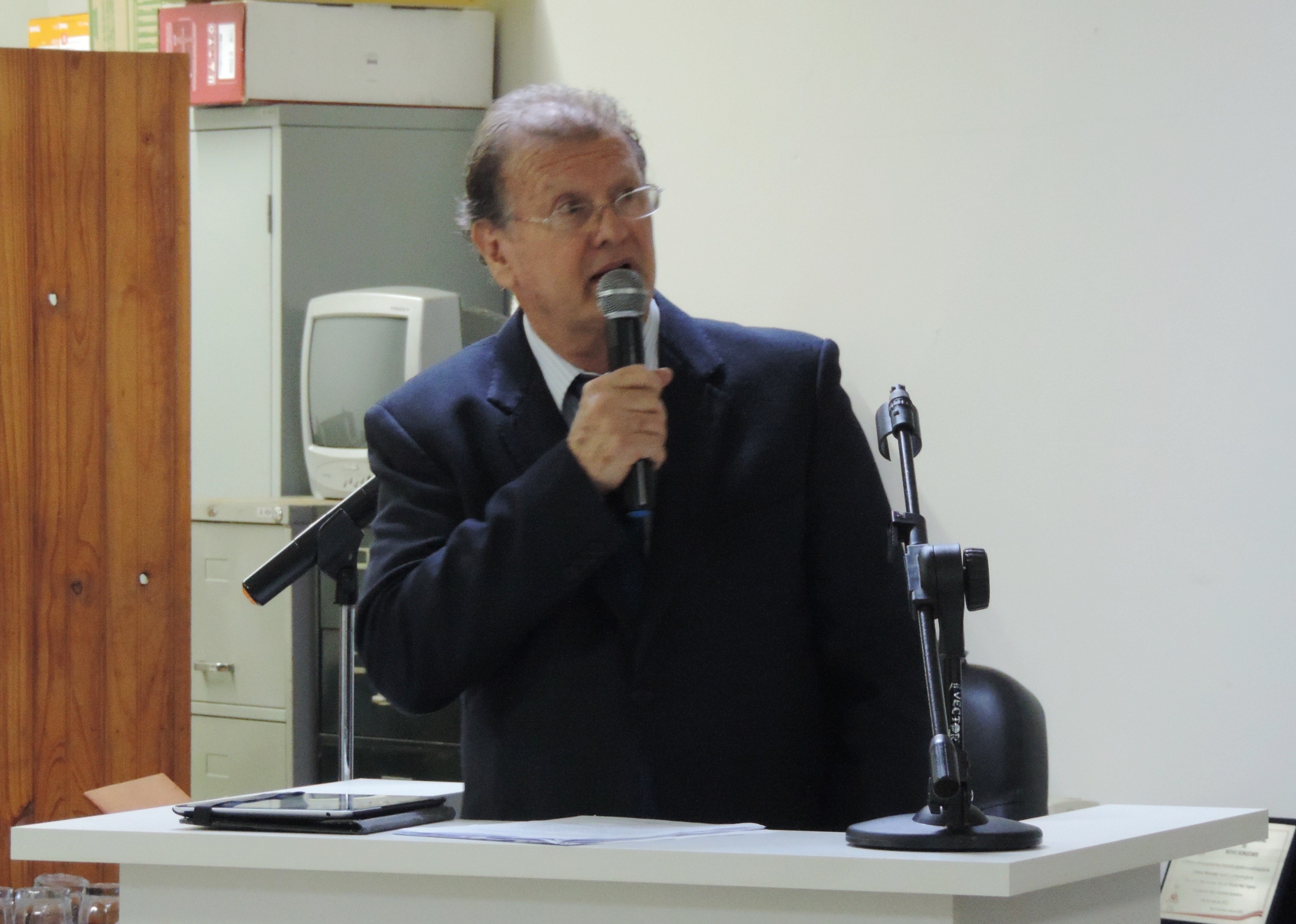 Vereador Roberto Melchiori solicita ao Executivo elaboração de Projeto de Lei que implanta a Área Azul no Município