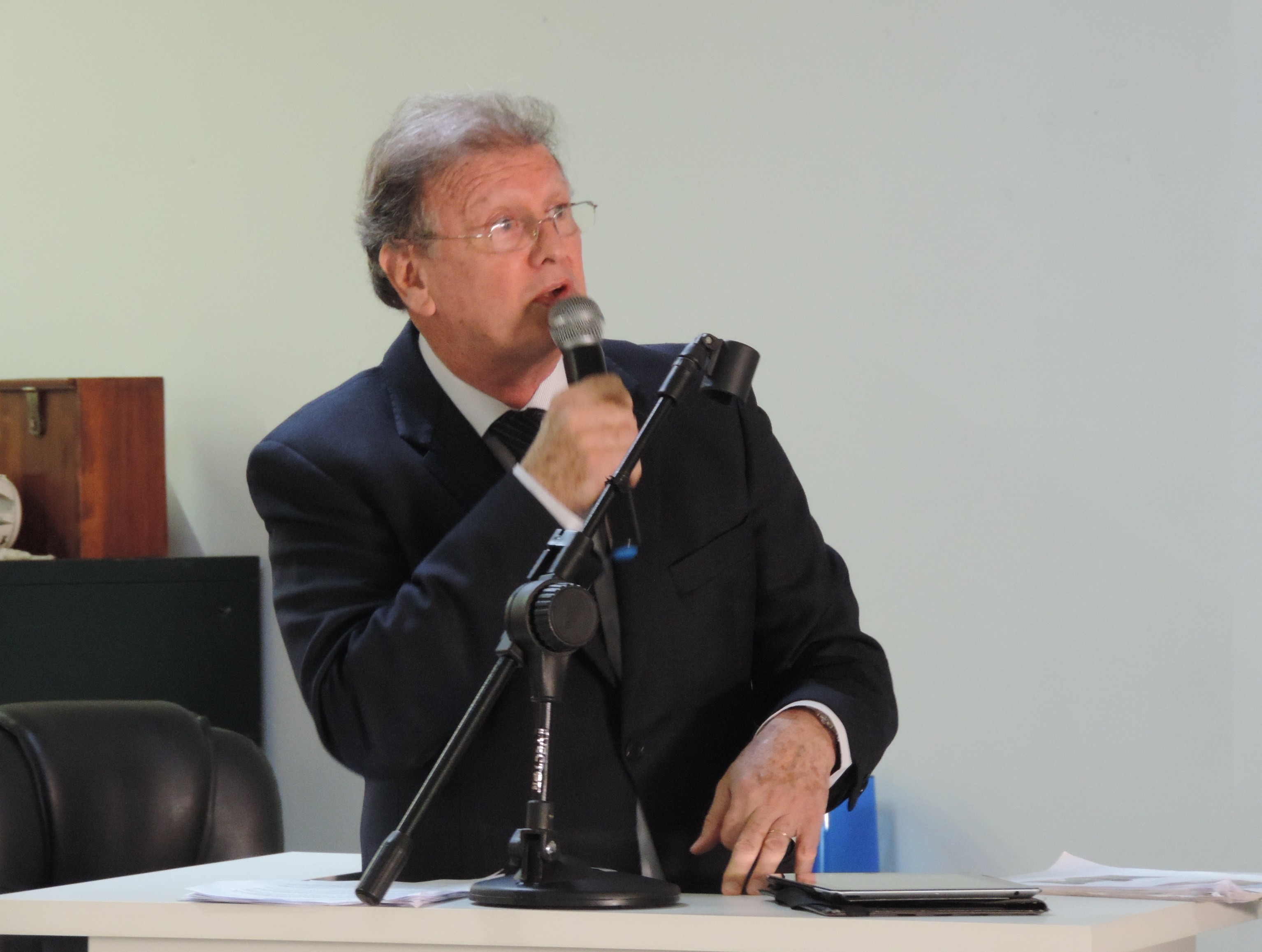 Vereador Roberto Melchiori solicita ao Executivo roçagem da vegetação do acostamento da vicinal Professor Miguel Brabo