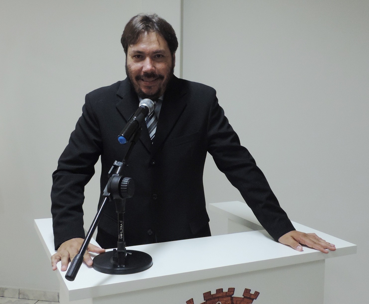 Vereador Douglas Alex solicita ao Executivo manutenção nas instalações do Velório Municipal "Vereador José de Oliveira Pontes"