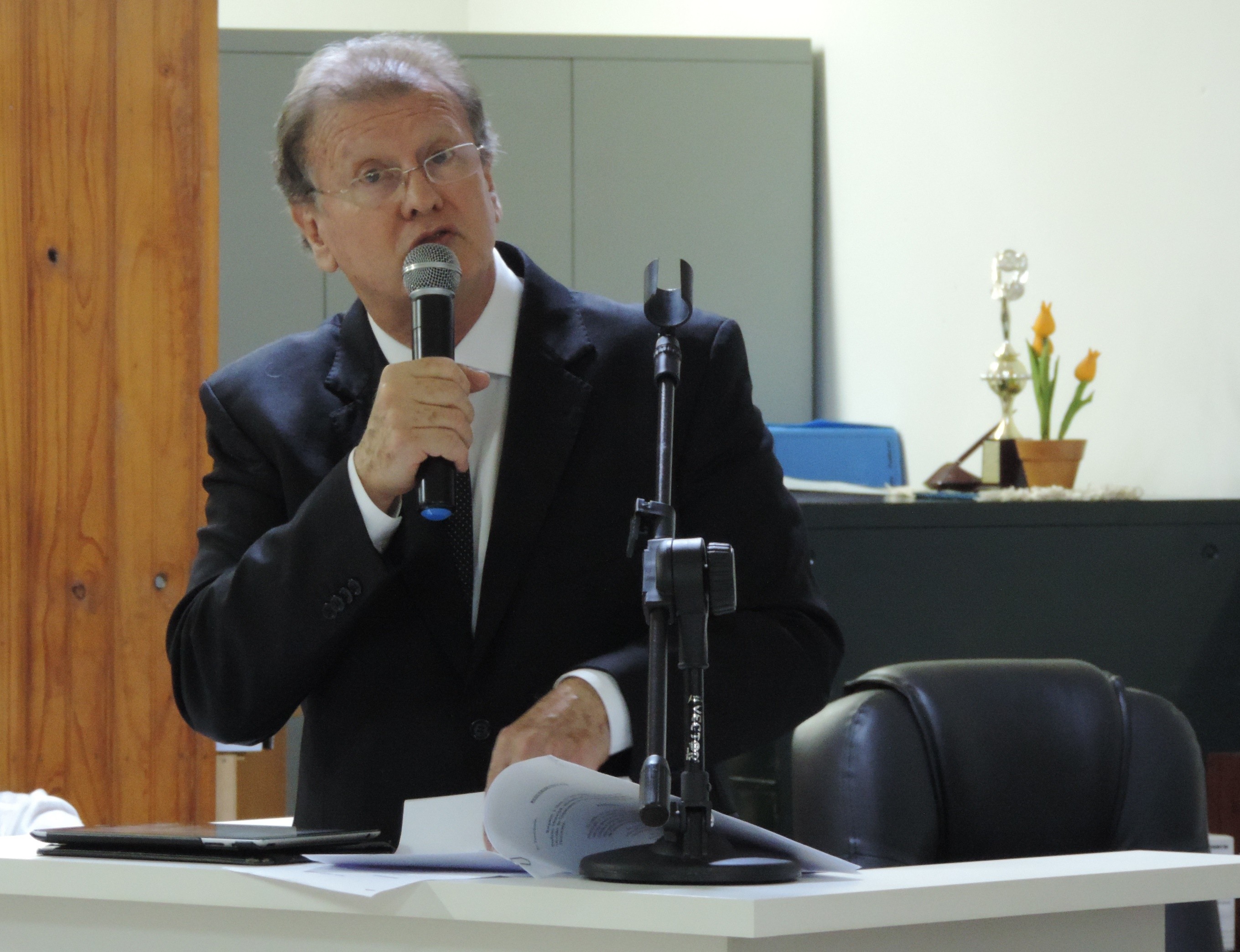 Vereador Roberto Melchiori solicita ao Executivo manutenção em aparelhos de ar-condicionado do Centro de Fisioterapia