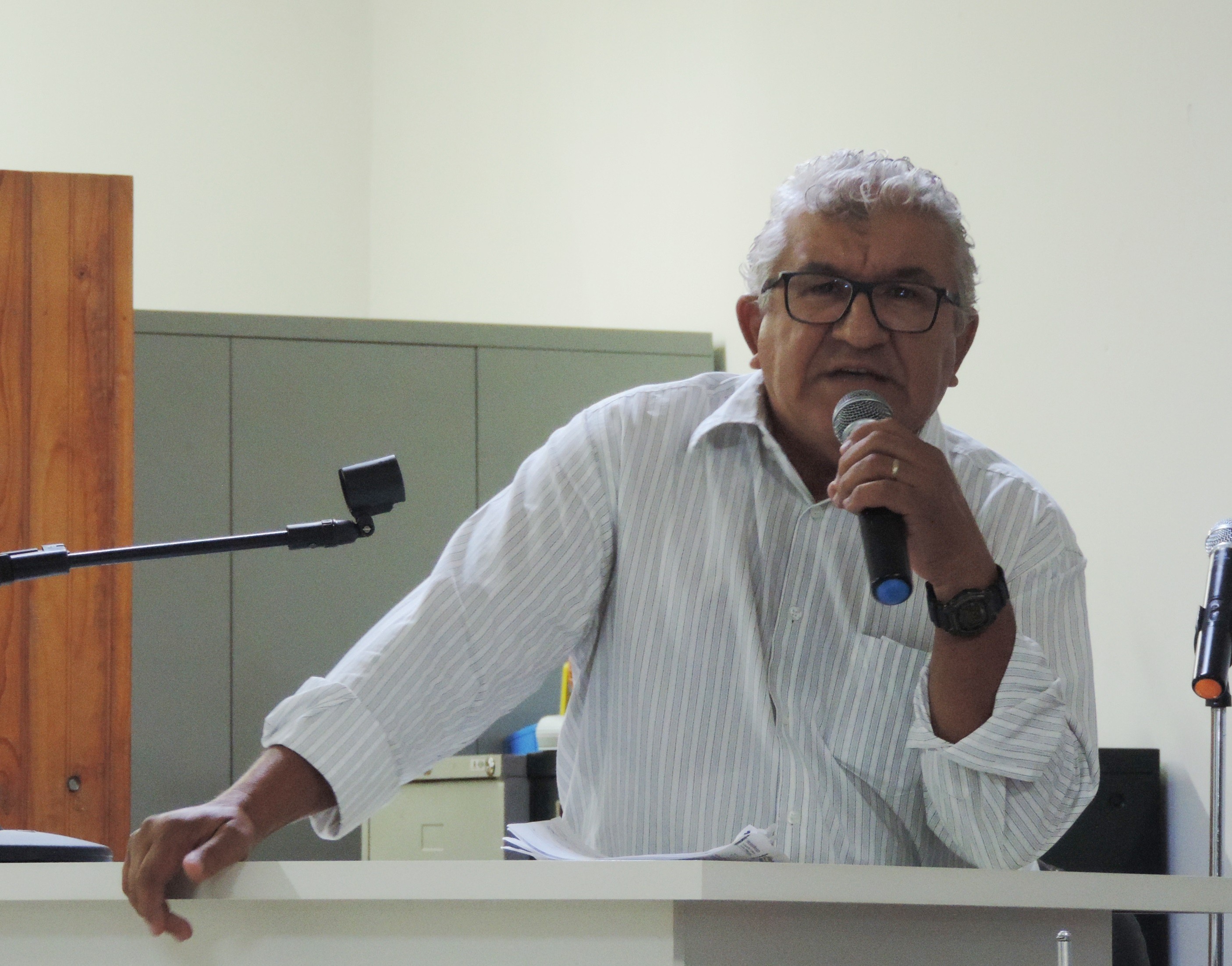 Vereador Jair Gordo solicita ao Executivo serviço tapa-buracos no cruzamento de vias do Jardim São Vicente de Paulo