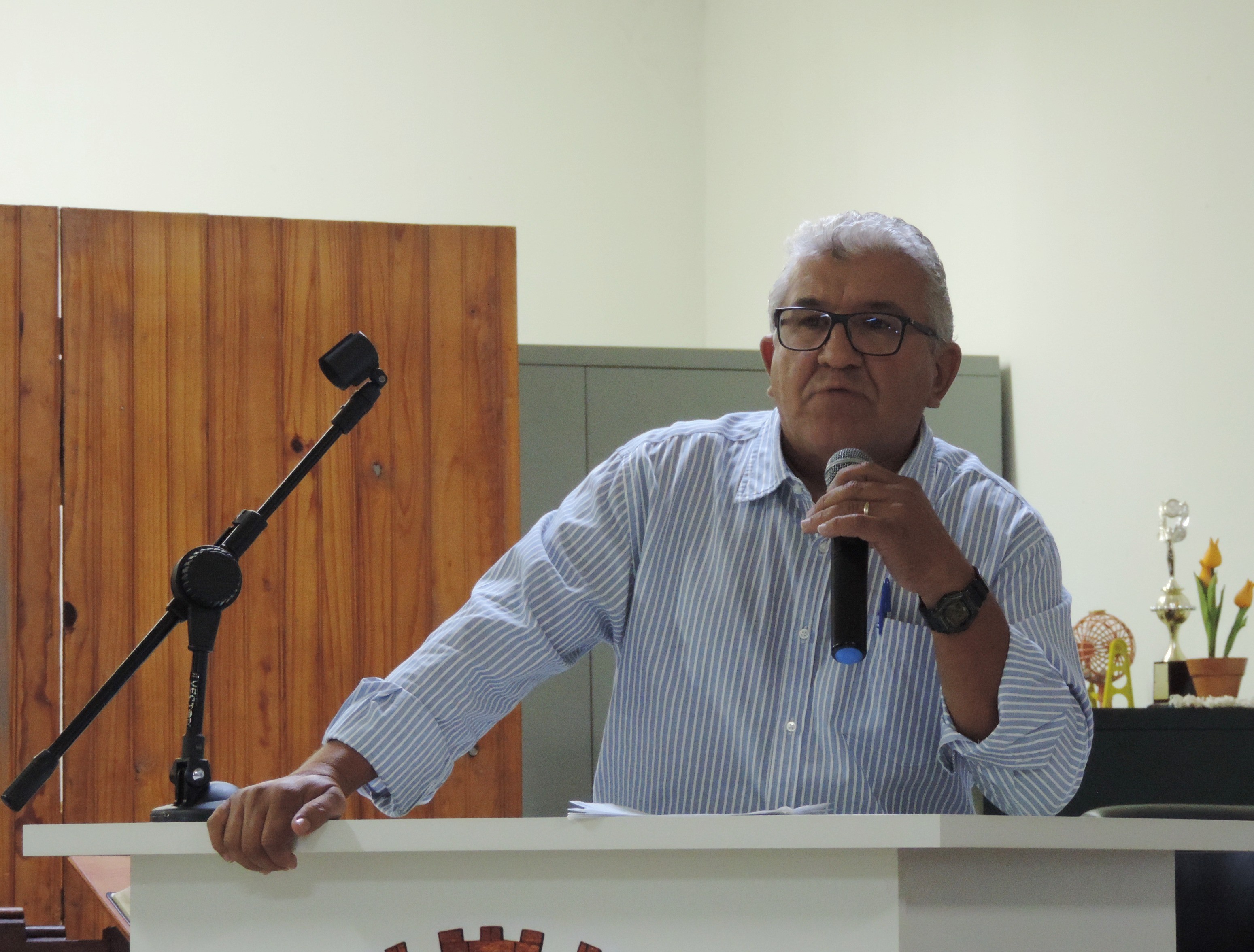 Vereador Jair Gordo solicita ao Executivo limpeza de terreno da Prefeitura localizado no Jardim São Vicente de Paulo