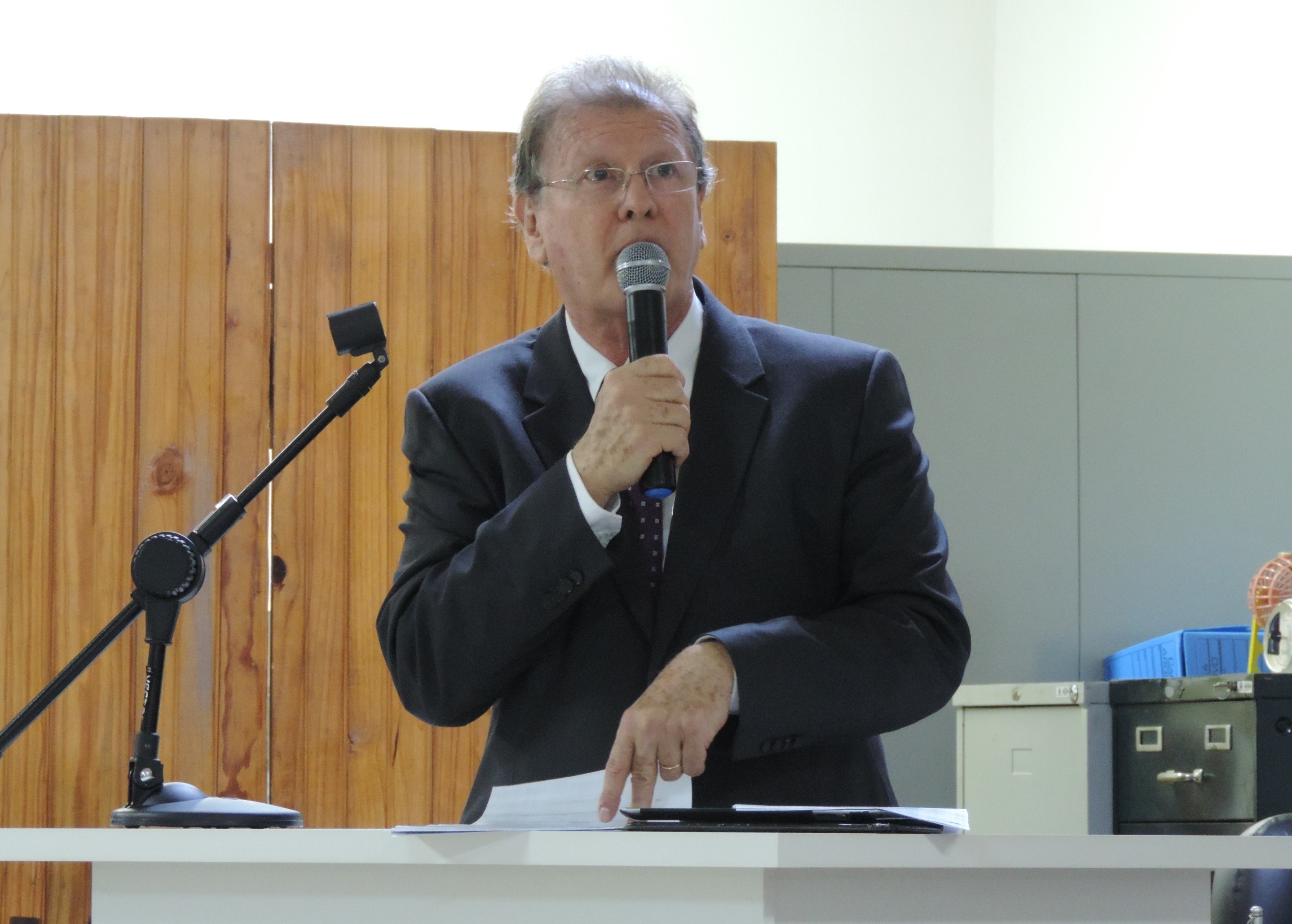 Vereador Roberto Melchiori solicita ao Executivo esclarecimentos sobre destinação de Requerimento no qual encaminhou Anteprojeto de Lei