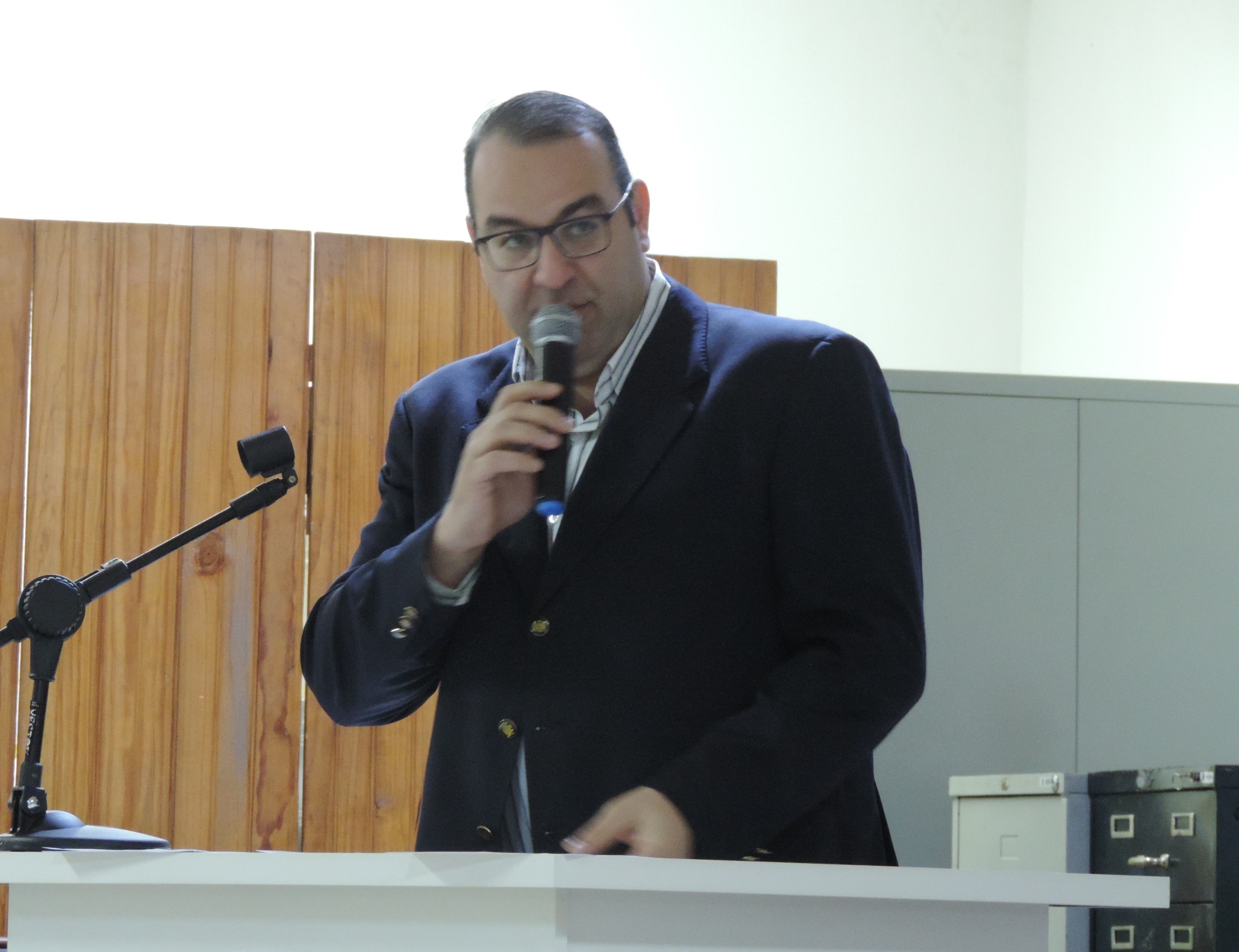 Vereador Amilcar Raphe solicita ao 33° Batalhão da Polícia Militar de Barretos demonstração de cães em ação policial no aniversário de Novo Horizonte