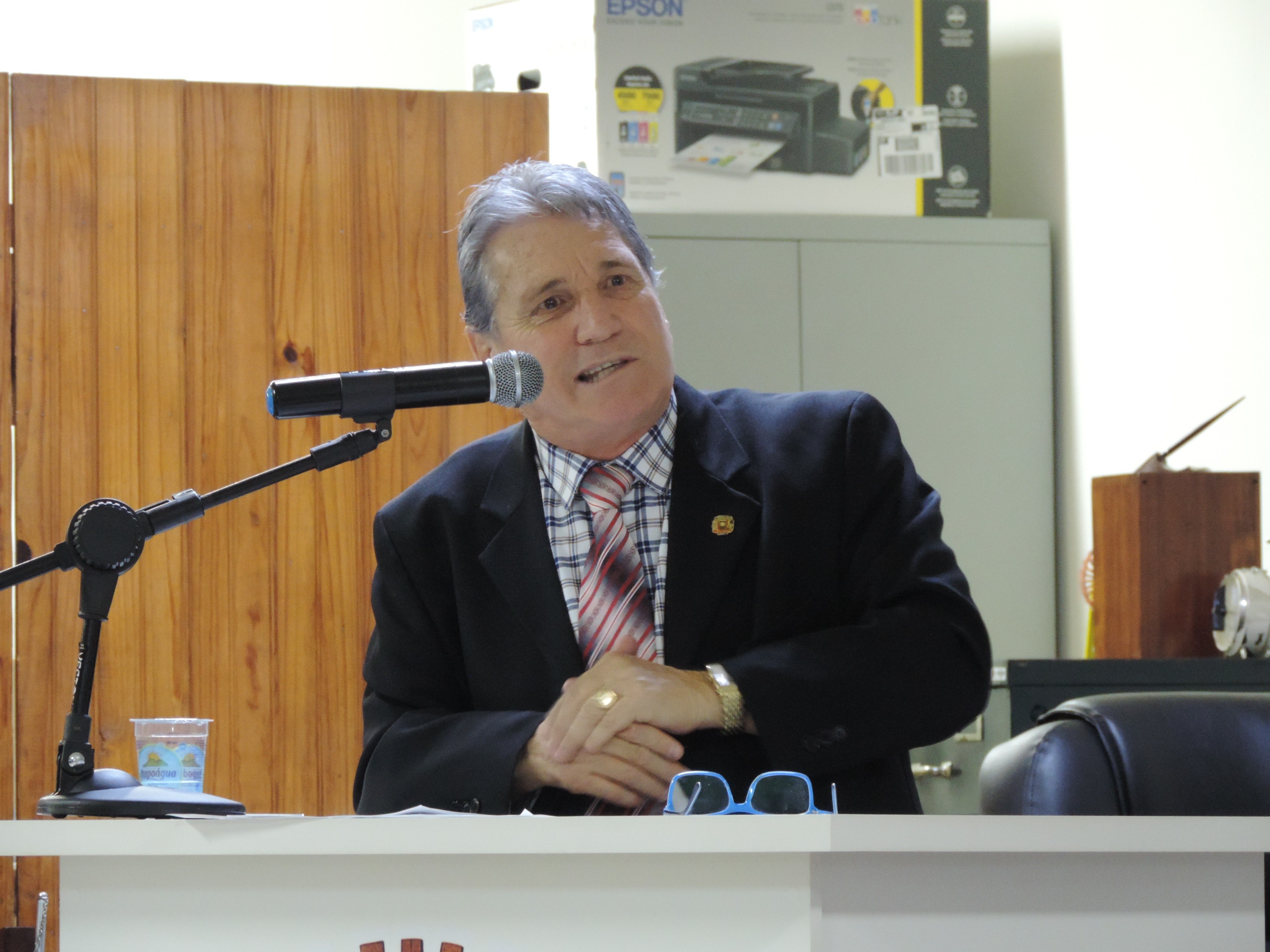 Vereador Nelsinho Luiz solicita a deputado estadual elaboração de Projeto de Lei que dá denominação à Cadeia Pública, ao Plantão Policial e ao Necrim