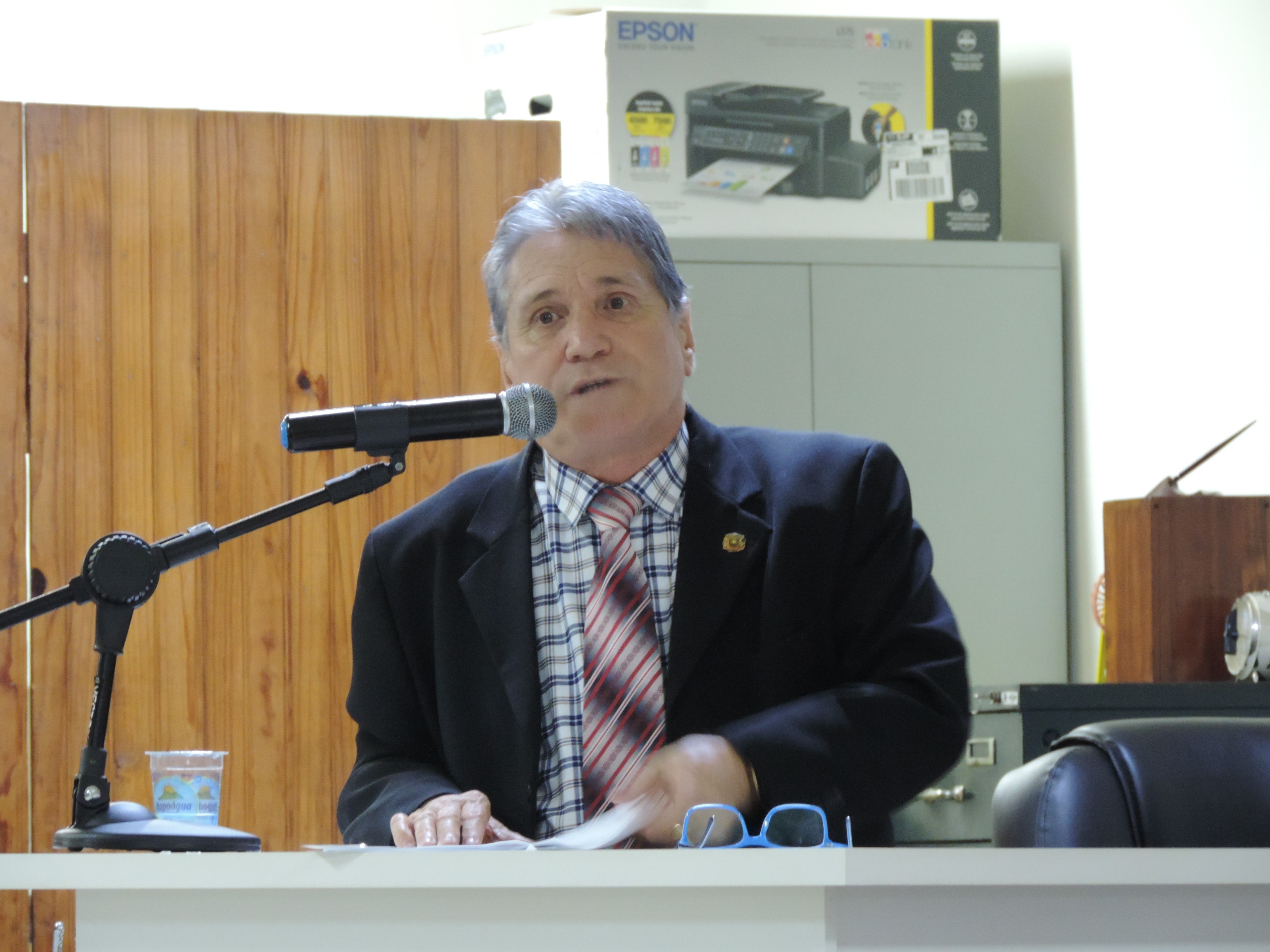 Vereador Nelsinho Luiz solicita ao Executivo possibilidade de molhar periodicamente a Avenida Elisiário Sardella em trecho sem asfaltado