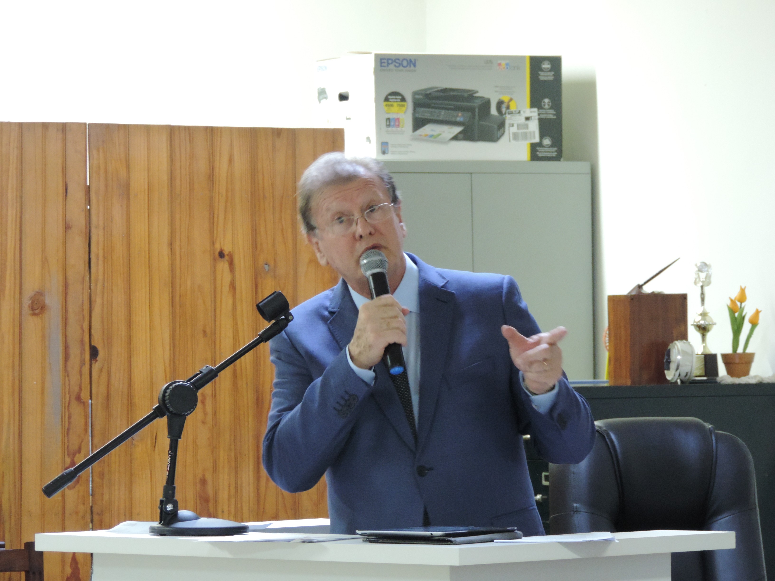 Vereador Roberto Melchiori solicita ao Executivo esclarecimentos sobre critérios de isenção da cobrança da CIP em propriedades da zona rural do Município