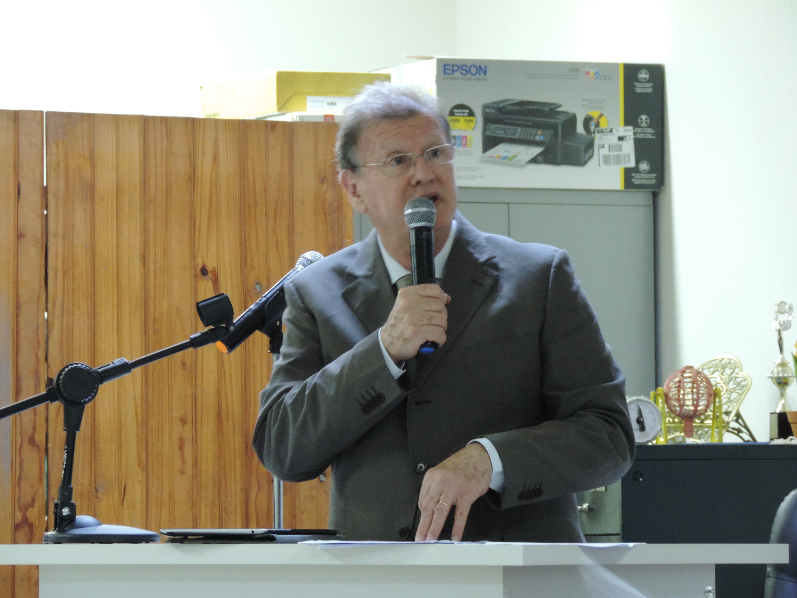 Vereadores Roberto e Nelsinho solicitam ao Executivo que valor remanescente do orçamento da Câmara seja destinado à Santa Casa