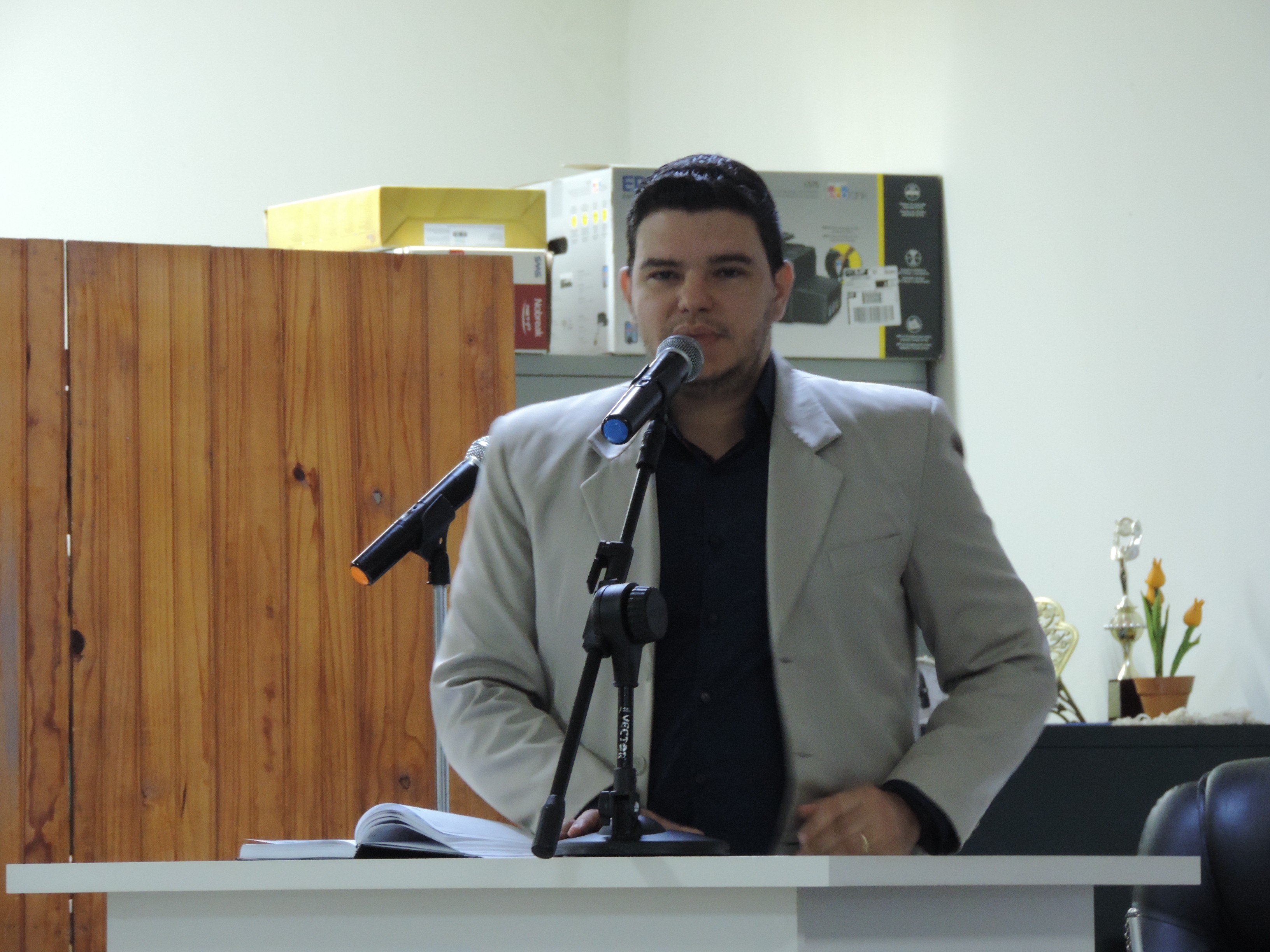 Vereador Celso Andrade Júnior indaga o Executivo sobre envio de Projeto de Lei à Câmara 