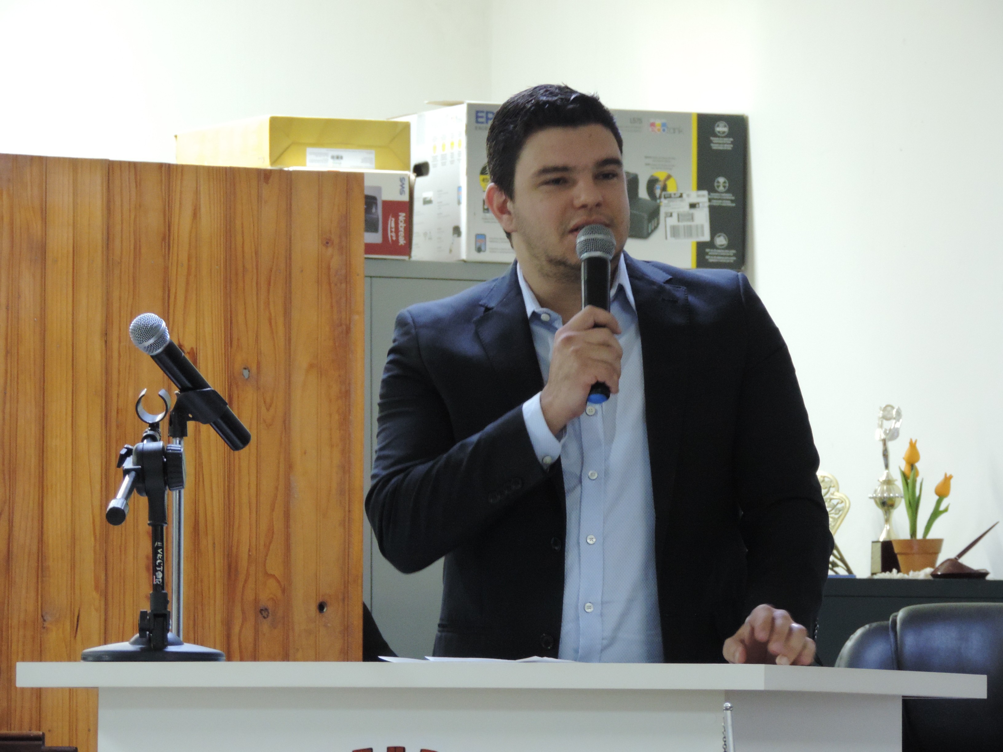 Vereador Celso Andrade Júnior apresenta Moção de Aplausos à Energisa Sul-Sudeste