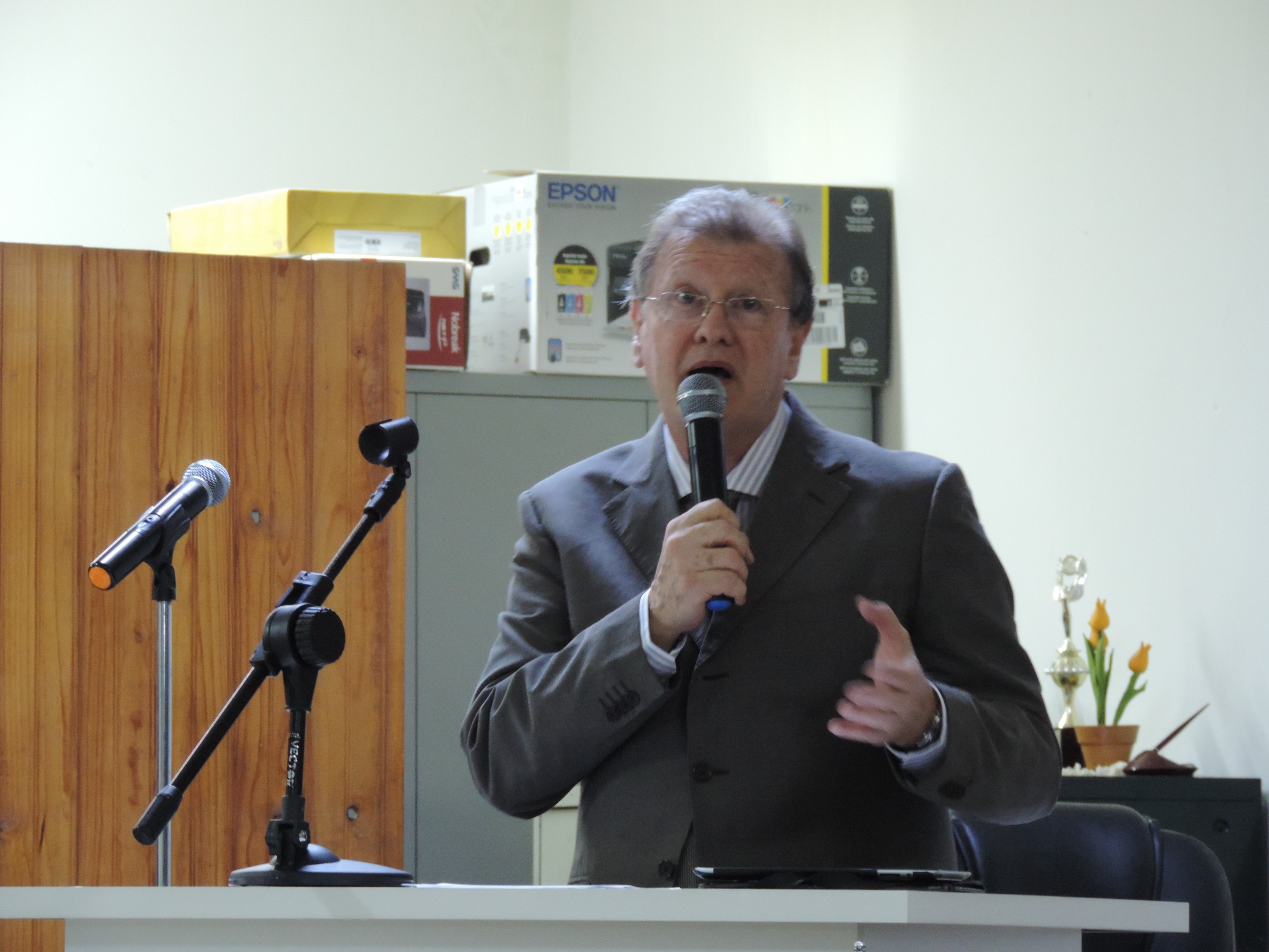 Vereador Roberto Melchiori apresenta Moção de Aplausos à Associação dos Voluntários e Amigos do Social