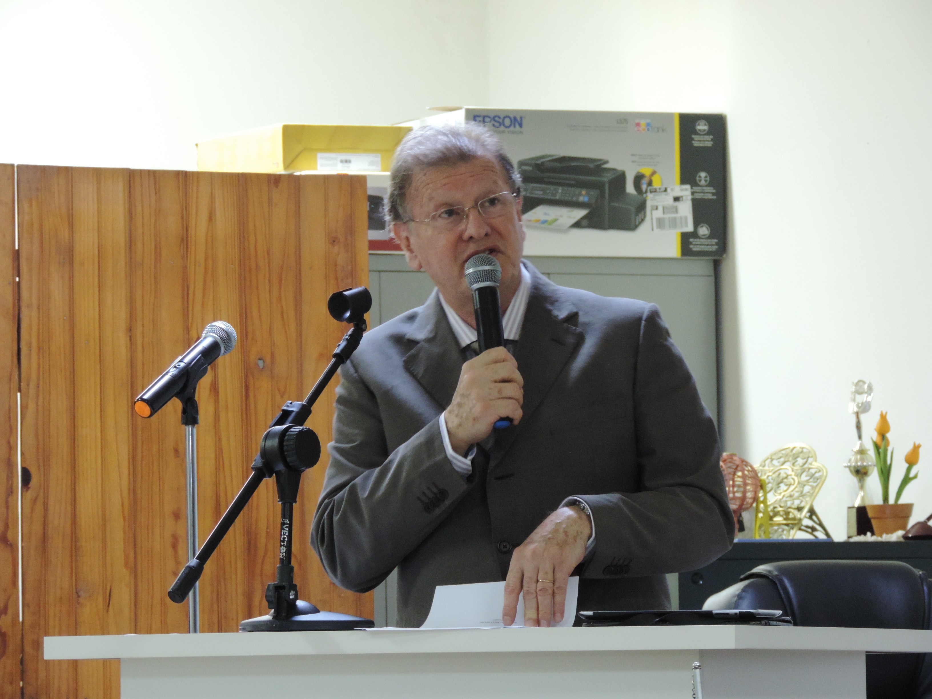  Vereador Roberto Melchiori solicita ao Executivo Municipal diminuição na periodicidade do programa municipal de coleta seletiva de lixo