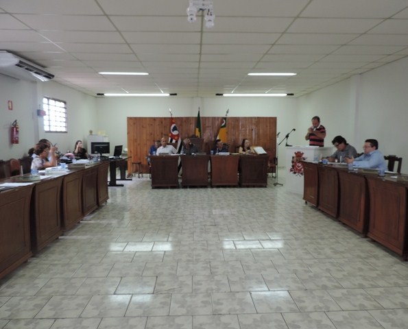 Assista à sessão extraordinária realizada nesta sexta-feira