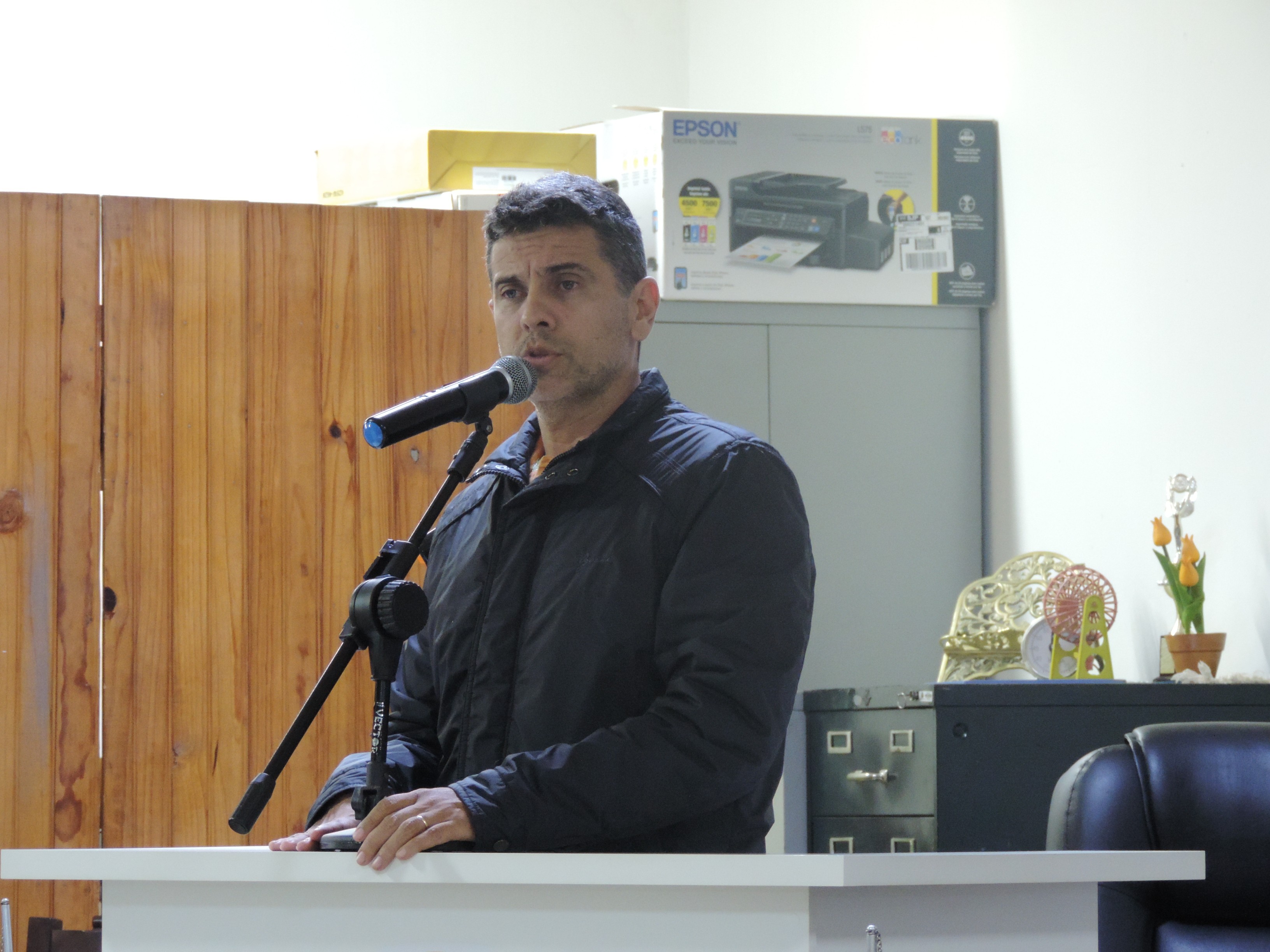 Vereador Beto de Souza solicita à Secretária Municipal da Saúde transferência do andar térreo do Centro de Saúde para outro prédio durante a reforma 