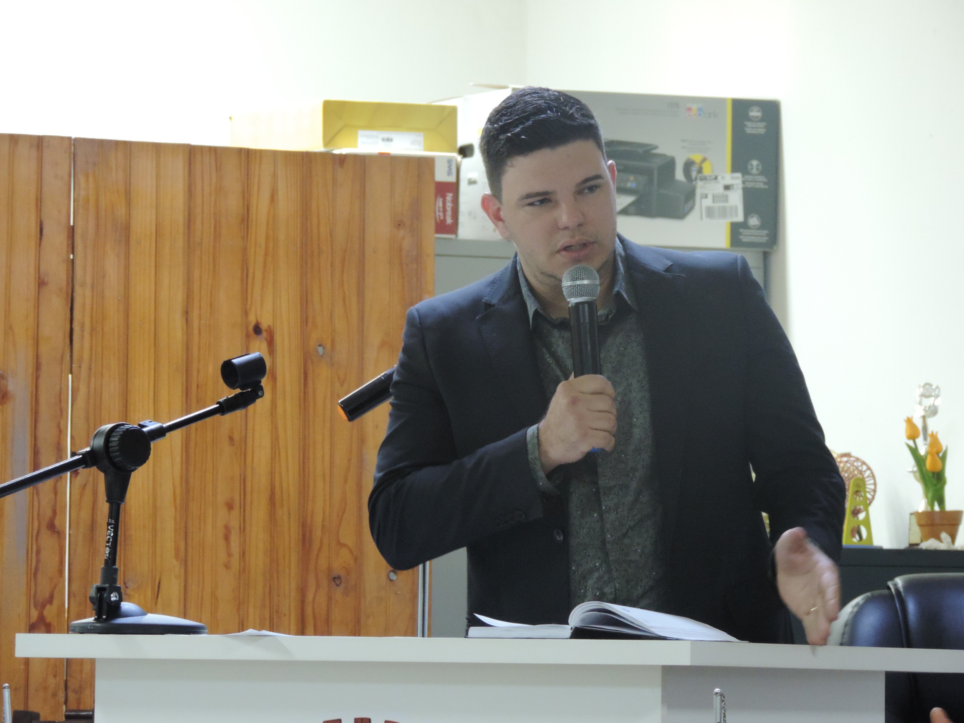 Vereador Celso Andrade Júnior solicita ao Executivo informações sobre o orçamento da Diretoria de Meio Ambiente e Urbanismo de 2018 e 2019