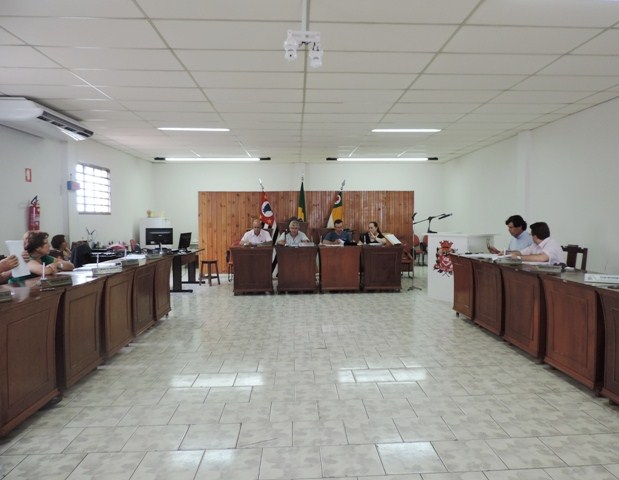 Assista à sessão extraordinária realizada nesta quarta-feira