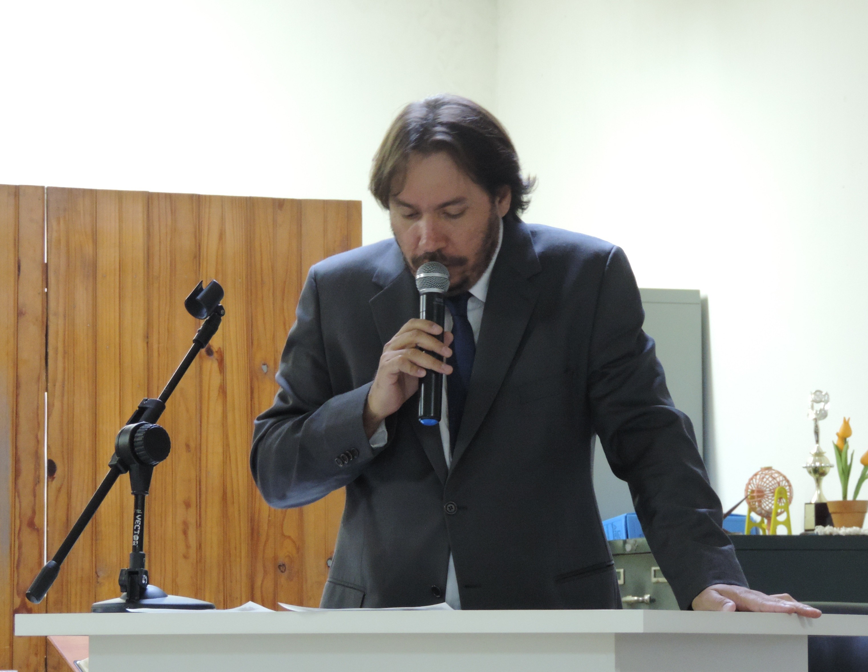 Vereador Douglas Alex solicita ao Executivo instalação de redutores de velocidade em via do Jardim América e na Avenida Domingos Baraldo