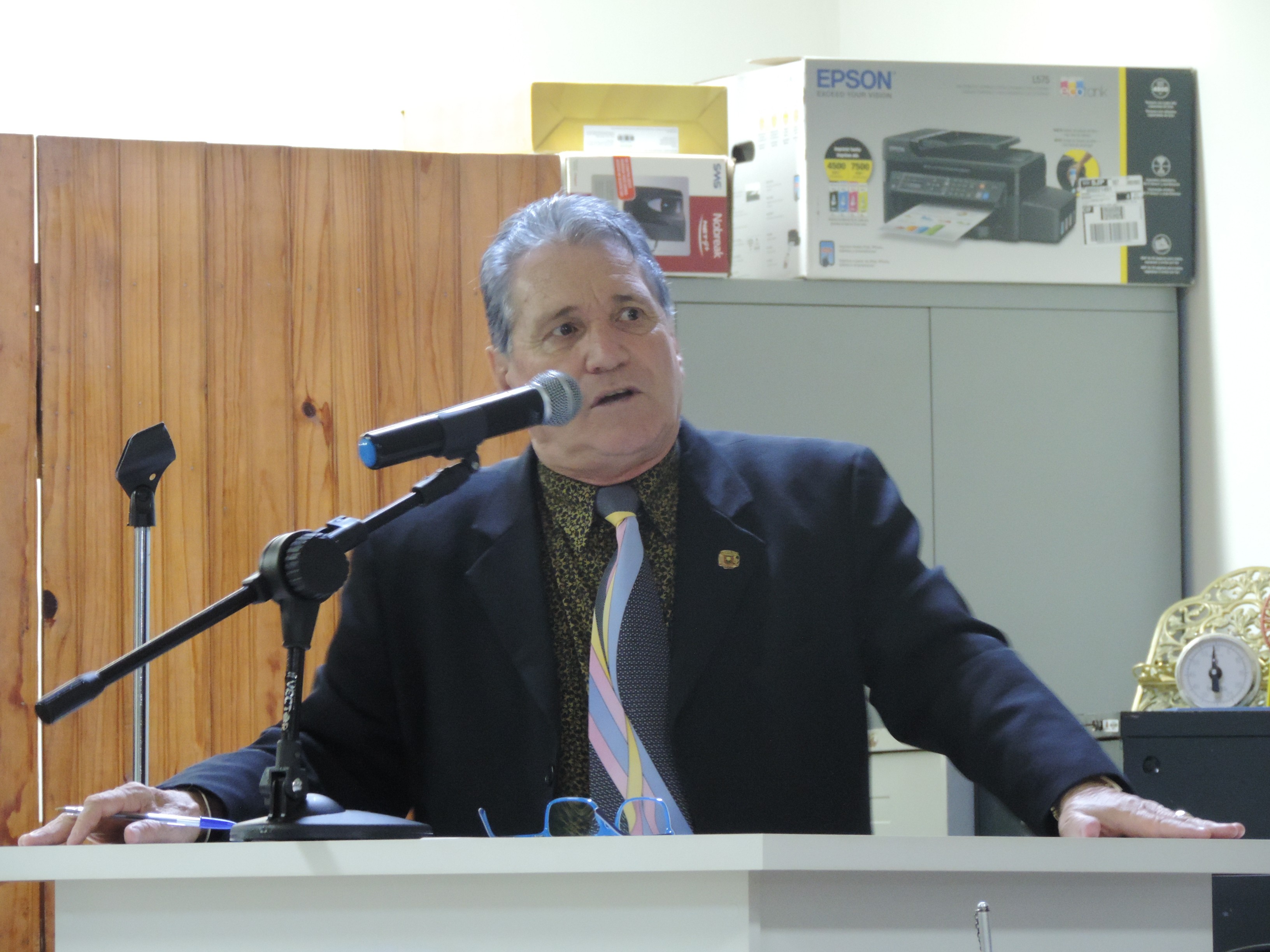 Vereador Nelsinho Luiz solicita ao Executivo recondução de veículo para a Diretoria Municipal de Obras e Serviços Públicos 