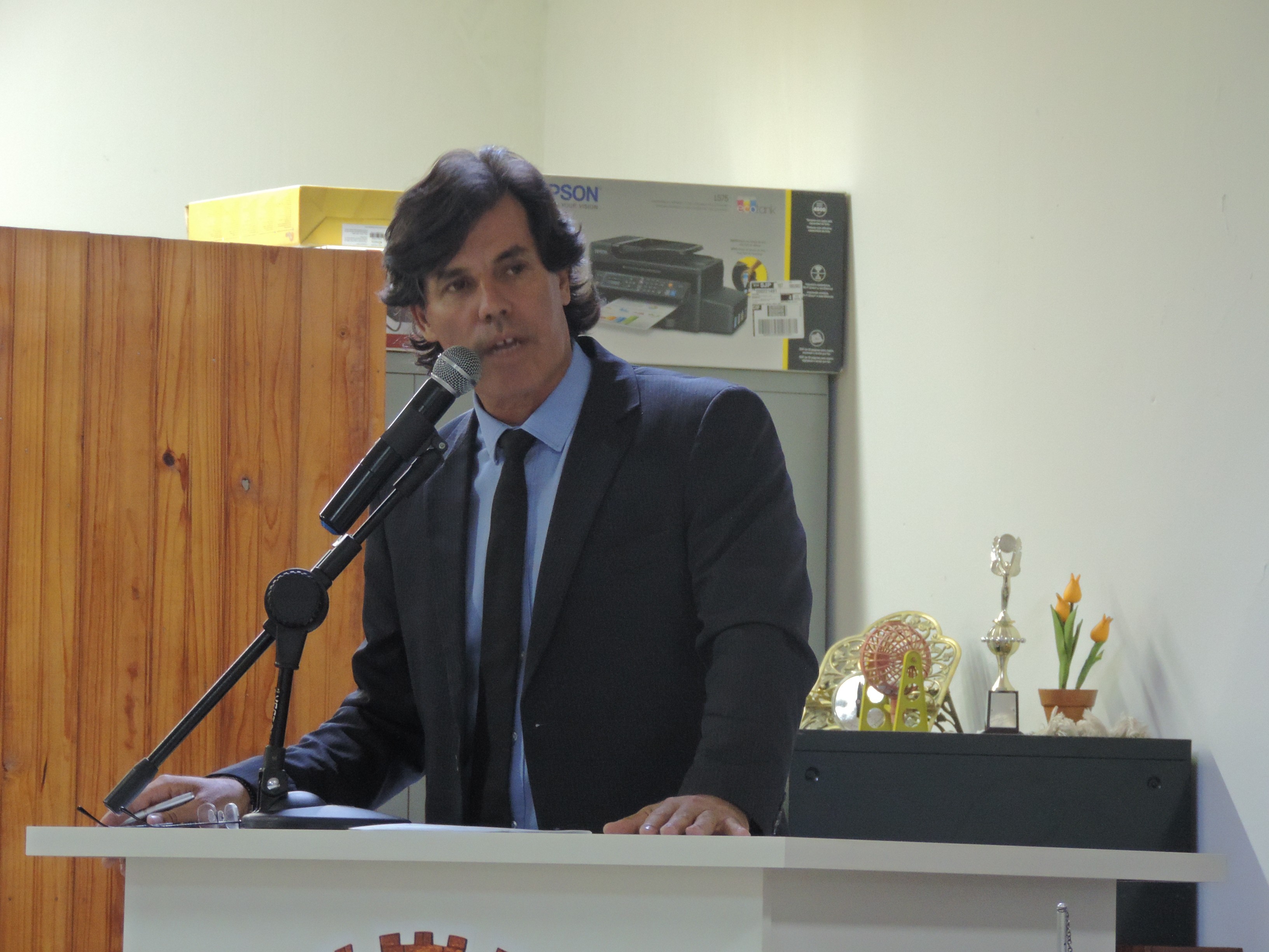 Vereador Cleber Gaúcho concede o Título de "Cidadão Benemérito de Novo Horizonte" a Reinaldo Carneiro Bastos