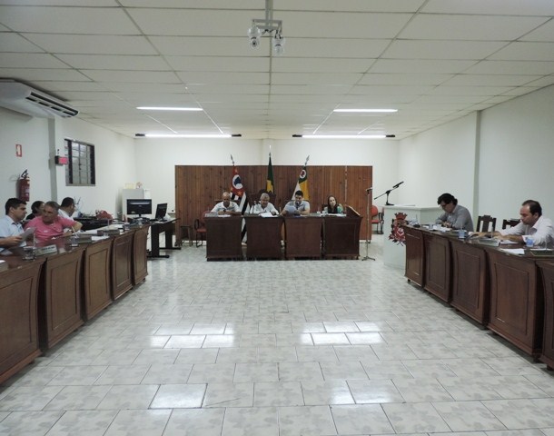 Assista à sessão extraordinária realizada nesta quarta-feira