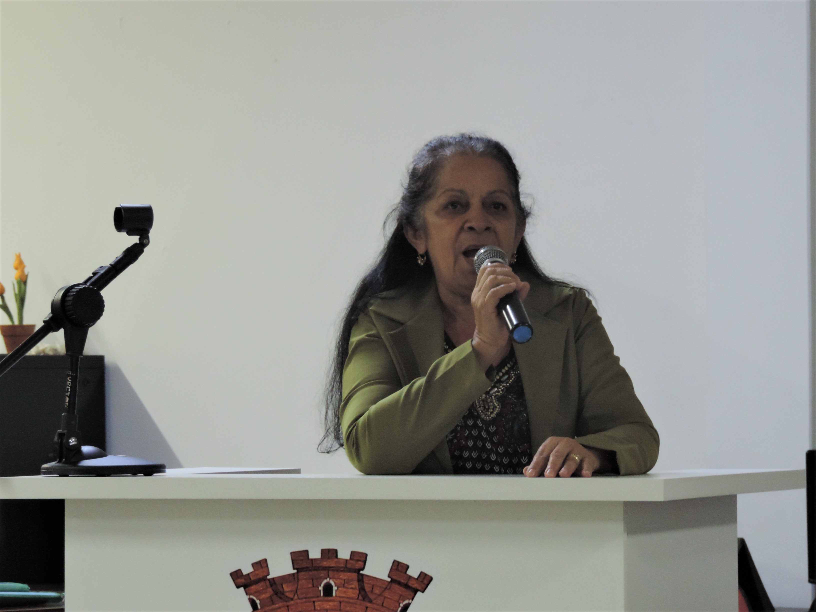 Vereadora Lúcia Andrioti solicita ao Executivo informações sobre servidores que exercem a função de serviços gerais