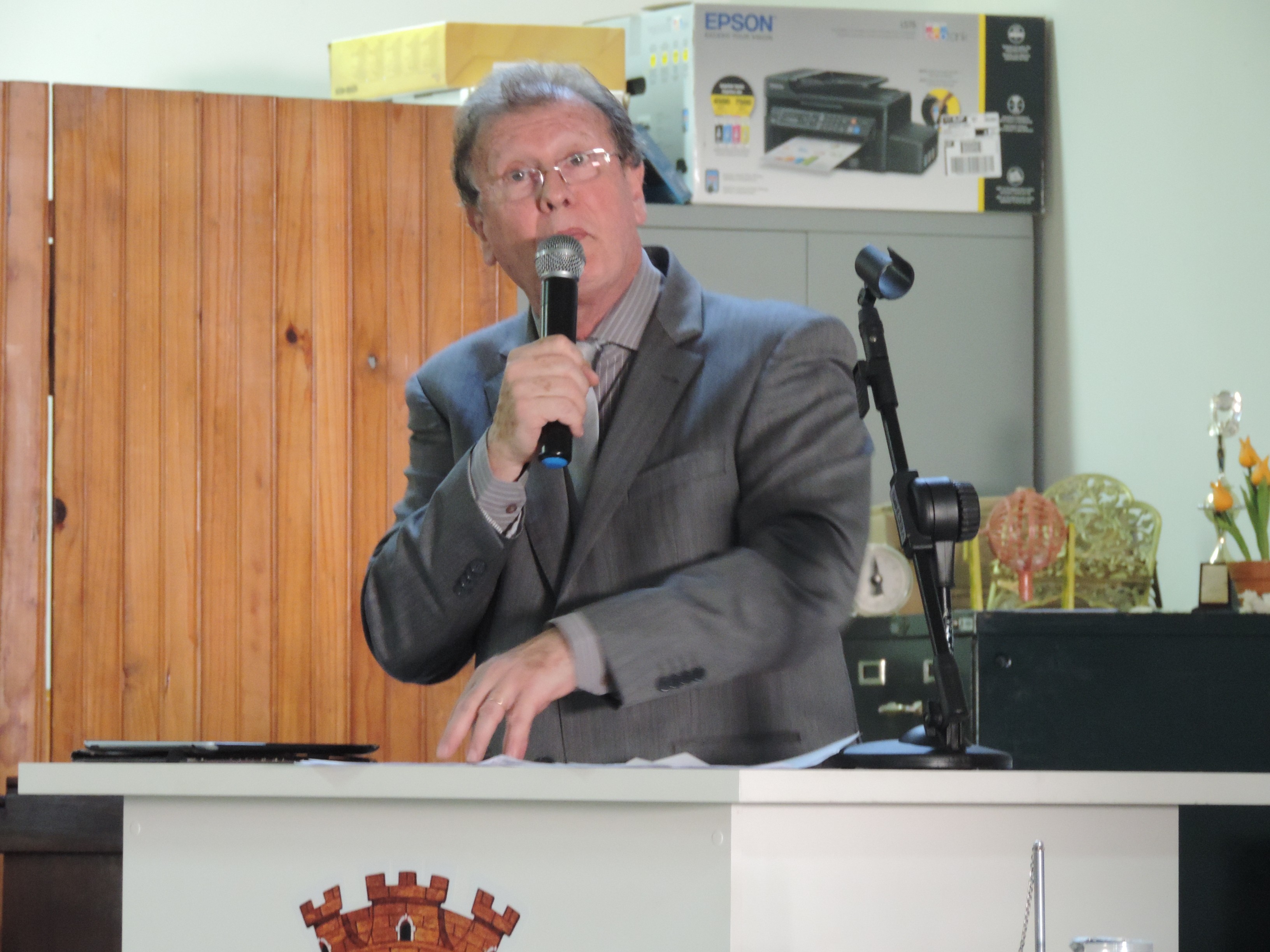 Vereador Roberto Melchiori solicita à Secretaria Municipal da Saúde informações sobre profissionais contratados através de convênios com a Santa Casa