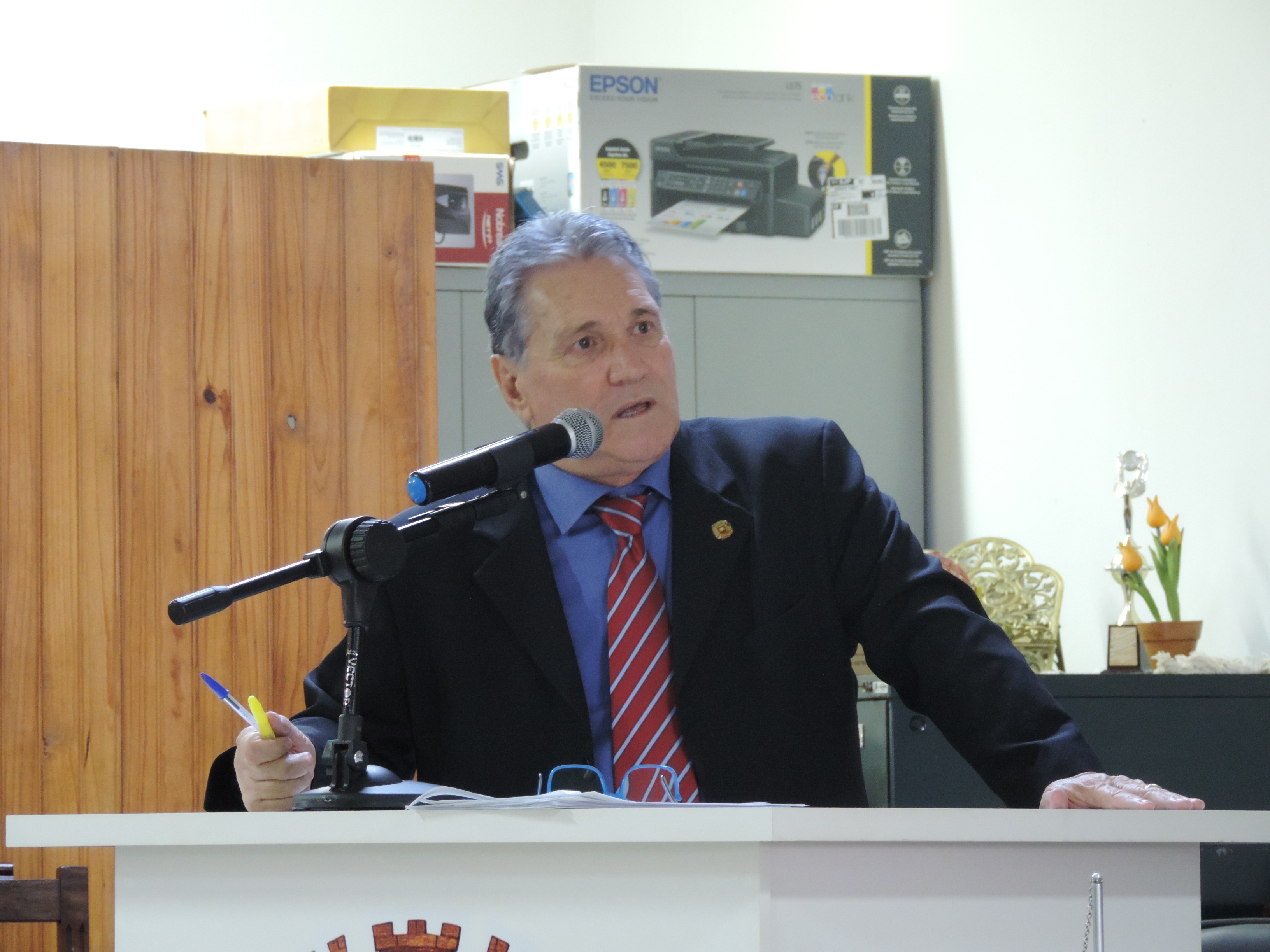 Vereador Nelsinho Luiz solicita ao Executivo resposta de Requerimento no qual fez questionamentos sobre a iluminação pública do Município