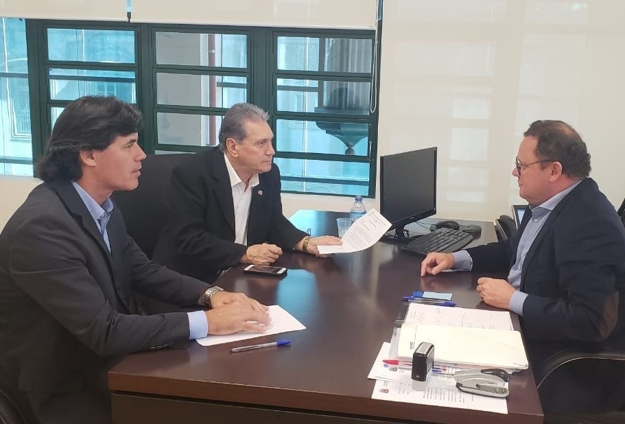 Vereadores Cleber Gaúcho e Nelsinho Luiz vão a São Paulo visitar diversos órgãos para tratar de assuntos relacionados ao Município