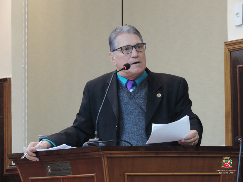 Vereador Nelsinho Luiz solicita ao Executivo Municipal limpeza do ônibus circular