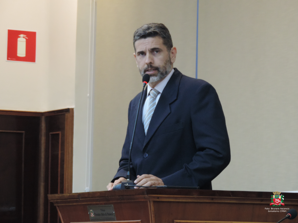 Vereador Beto de Souza apresenta Moção de Aplausos a Roberto de Biasi e equipe