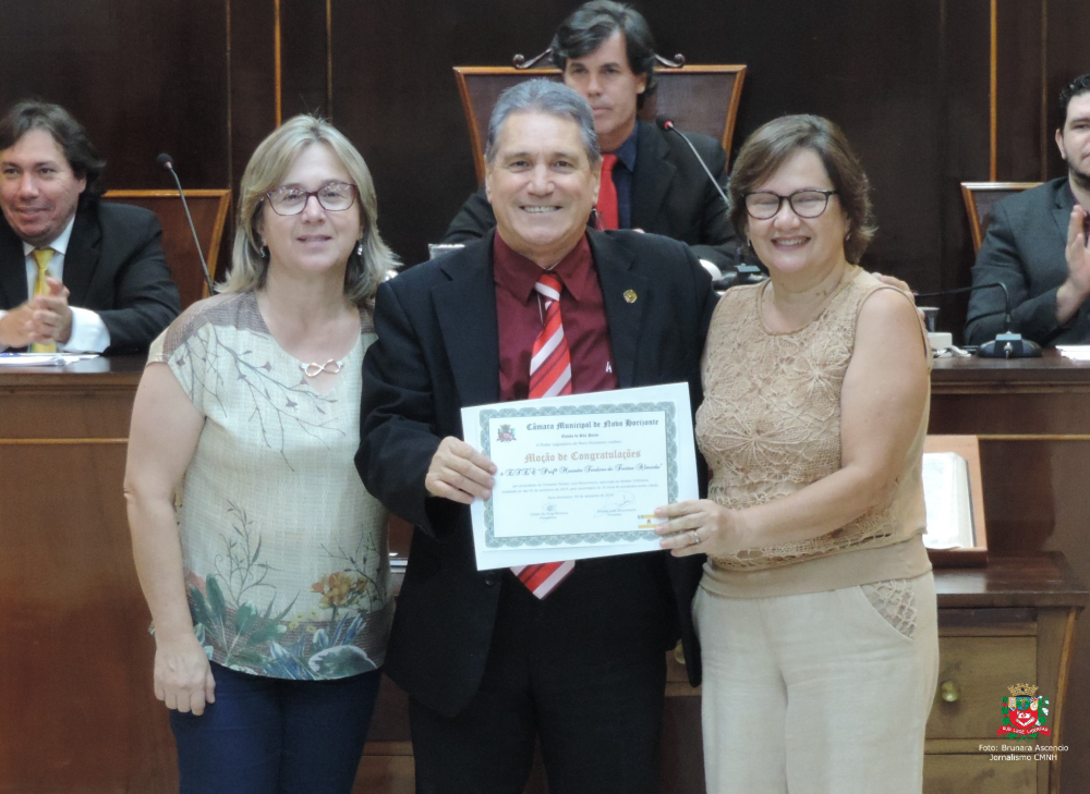 Vereador Nelsinho Luiz entrega Moção de Congratulações à ETEC "Profª Marinês Teodoro de Freitas Almeida"