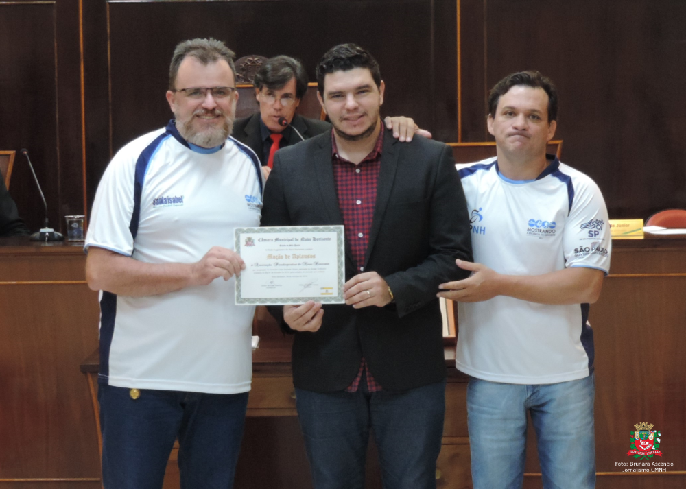 Vereador Pastor Celso Júnior entrega Moção de Aplausos à instituições, professores e atletas do esporte paralímpico no Município