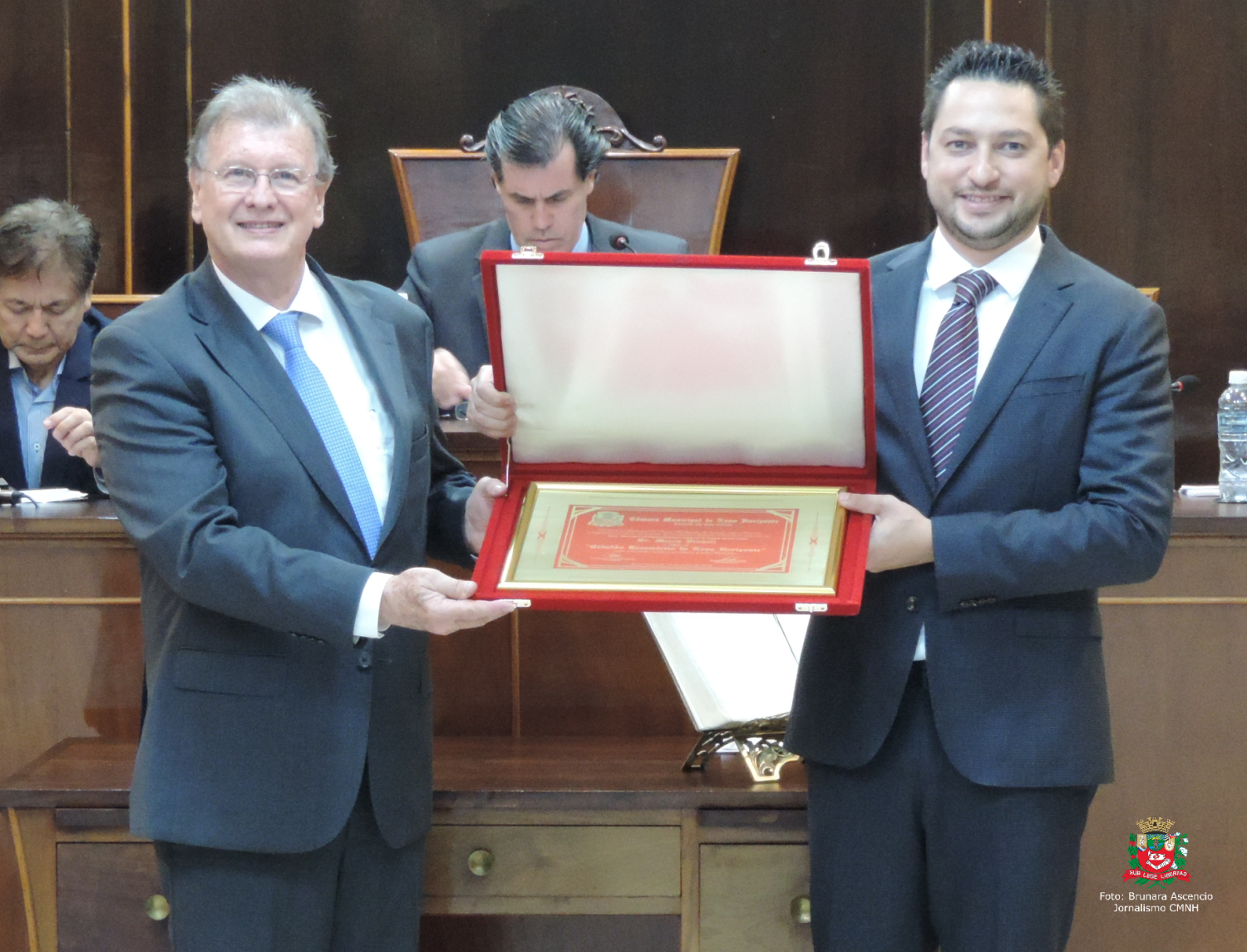 Vereador Roberto Melchiori entrega Título de "Cidadão Benemérito de Novo Horizonte" ao Secretário de Desenvolvimento Regional do Estado Marco Vinholi