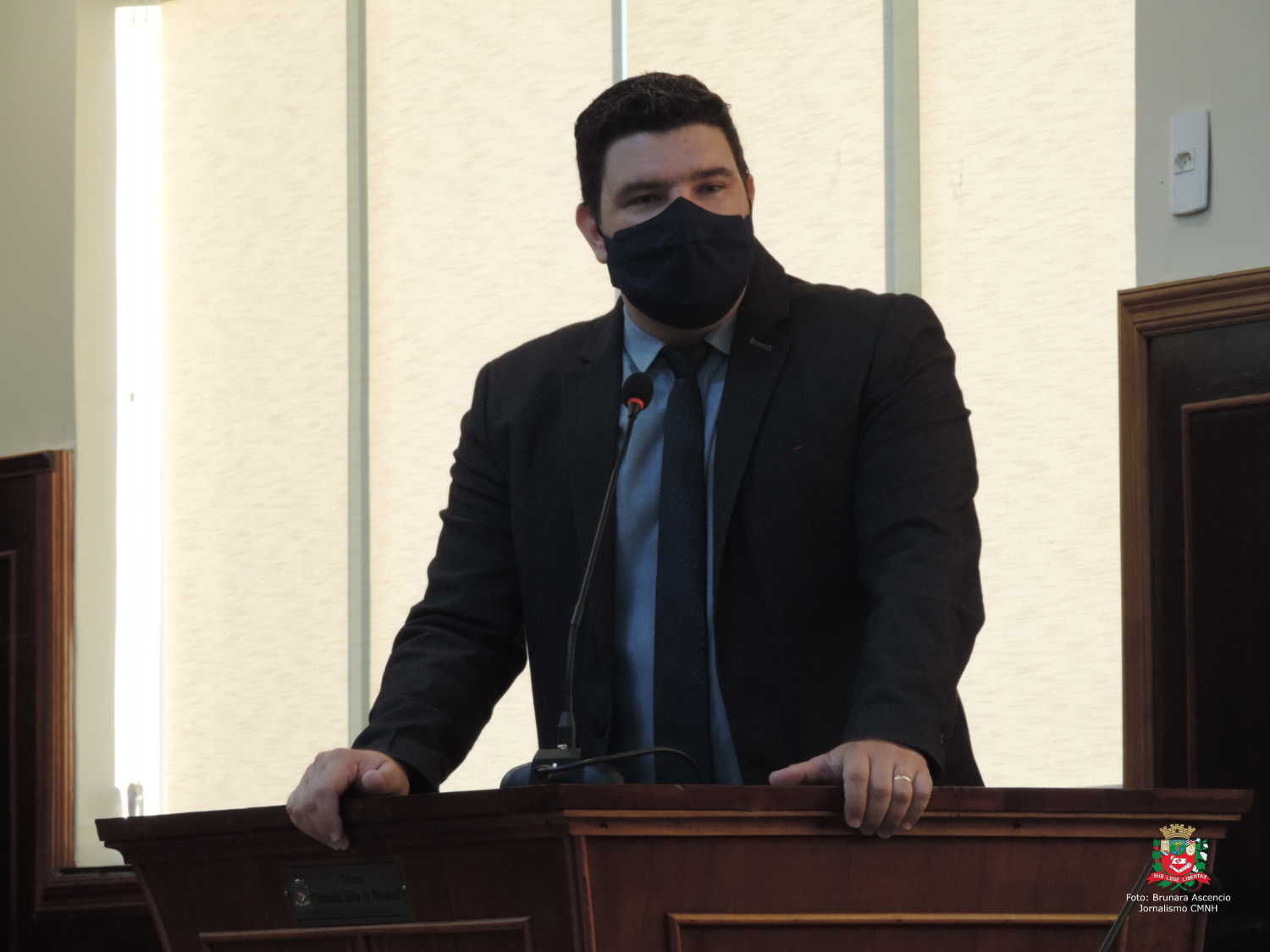 Vereador Pastor Celso Jr. solicita ao Executivo Municipal retirada de entulhos e galhos no cruzamento de vias da Vila Bauman