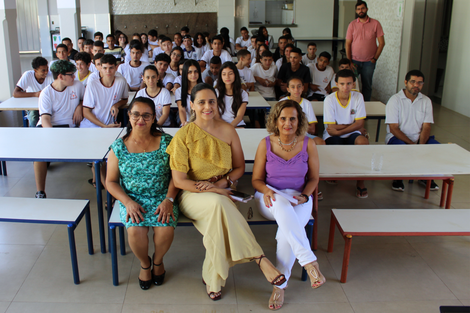 Servidoras da Câmara realizam palestra sobre como elaborar um Projeto de Lei na Escola Estadual "Professor Mário Florence" 