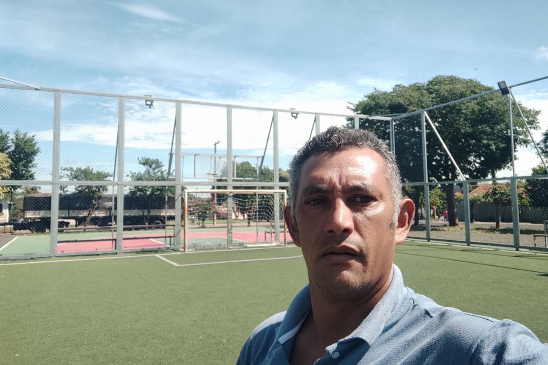 Vereador Pastor Arnaldo solicita ao Prefeito Fabiano Belentani possibilidade de construir um banheiro na Areninha "Mário Rezende Florence"