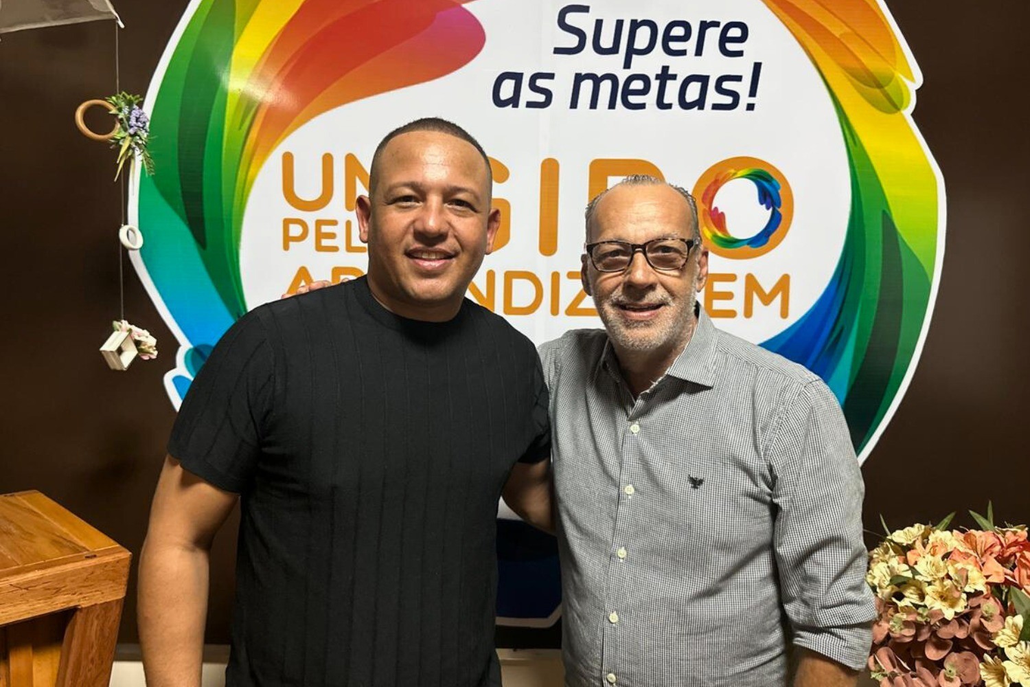 Vereador Carlos Henrique BGO concede Título de "Cidadão Benemérito de Novo Horizonte" ao Professor Paulo César Magri