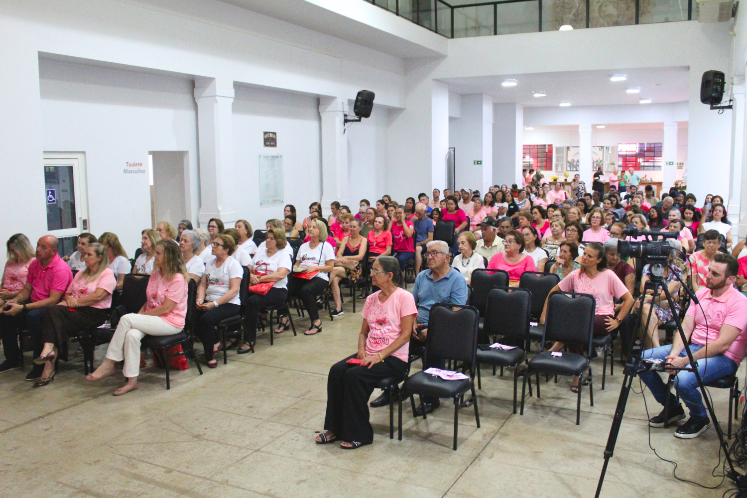 Outubro Rosa 2024: evento realizado pela Escola do Legislativo e pela Secretaria Municipal de Saúde levou conhecimento à população sobre prevenção, saúde e direitos relacionados ao câncer de mama