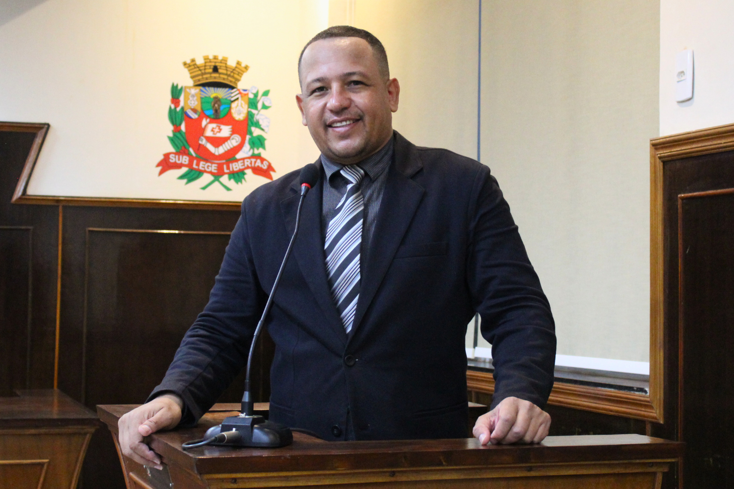 Vereador Carlos Henrique BGO solicita ao Executivo Municipal construção de pistas de caminhada em vários locais do Município