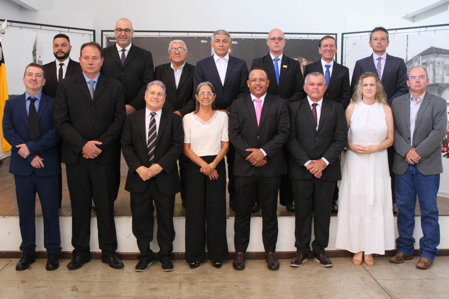 Prefeito, Vice-prefeita e Vereadores eleitos para a Legislatura 2025/2028 tomaram posse em Sessão Solene realizada pela Câmara