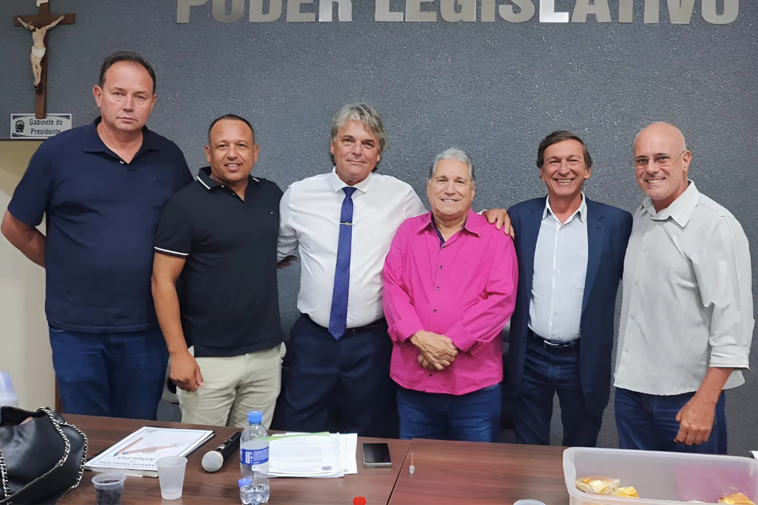 Vereadores Carlos Henrique BGO, Kall Rigamonti, Nelsinho Luiz, Vasquinho e Policial Miron participaram da reunião "Vereadores pelo Tietê" na Câmara Municipal de Adolfo 