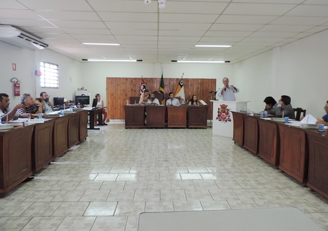 Assista à sessão extraordinária realizada nesta quarta-feira